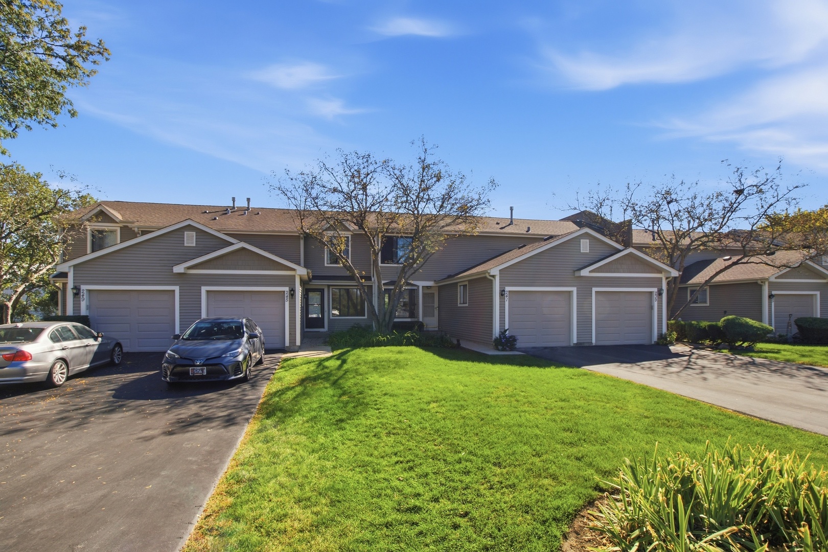 241 E Forest Knoll Drive Property Photo 1