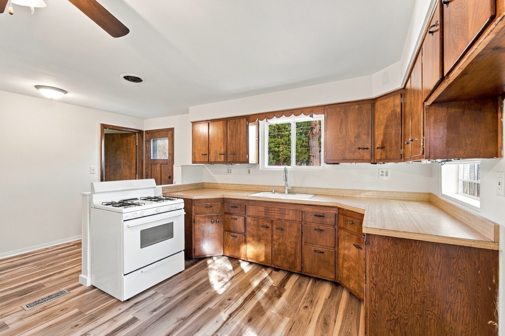 1252 S 8th Avenue Property Photo 8