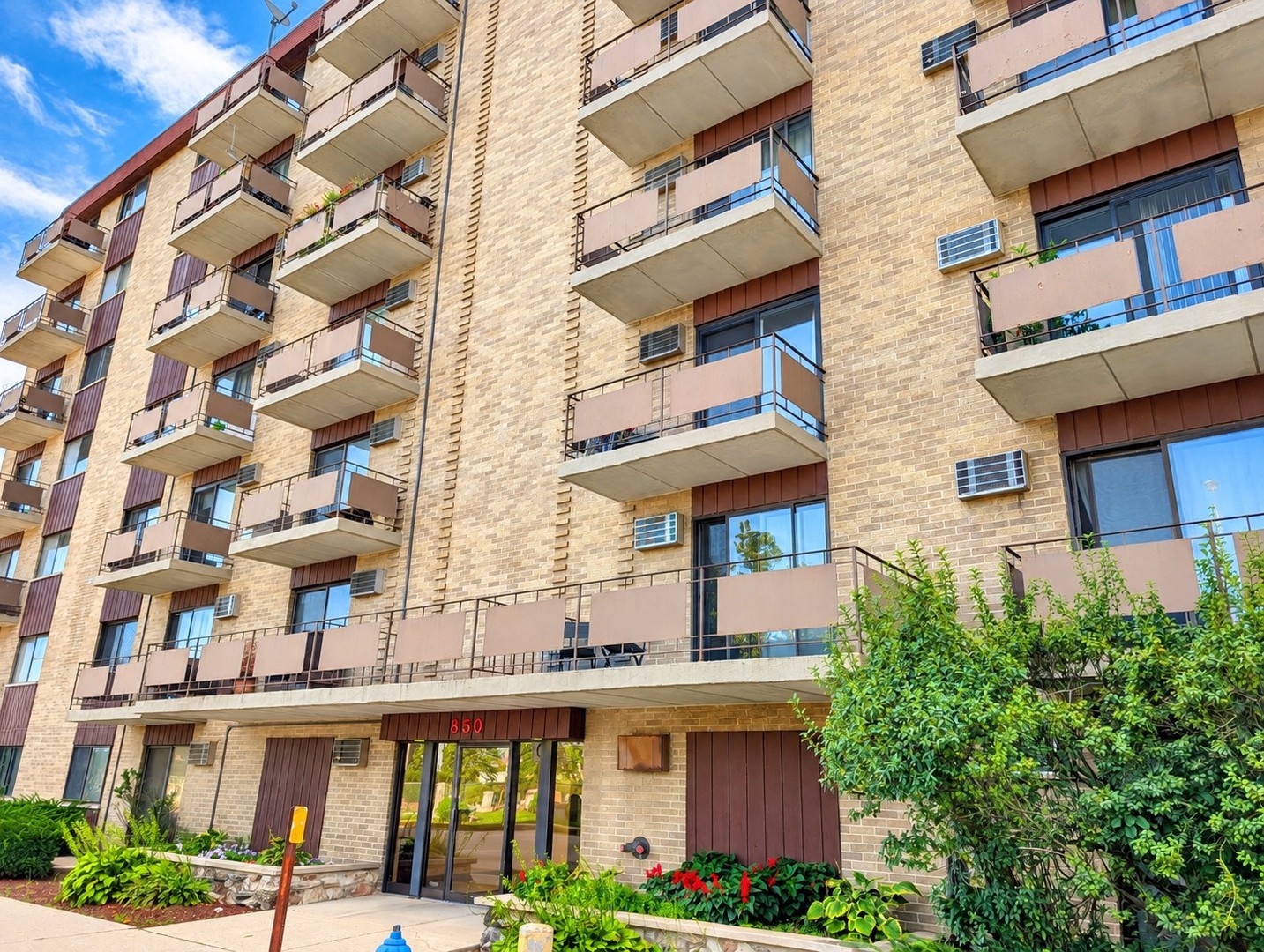 850 Des Plaines Avenue 101 Property Photo 1