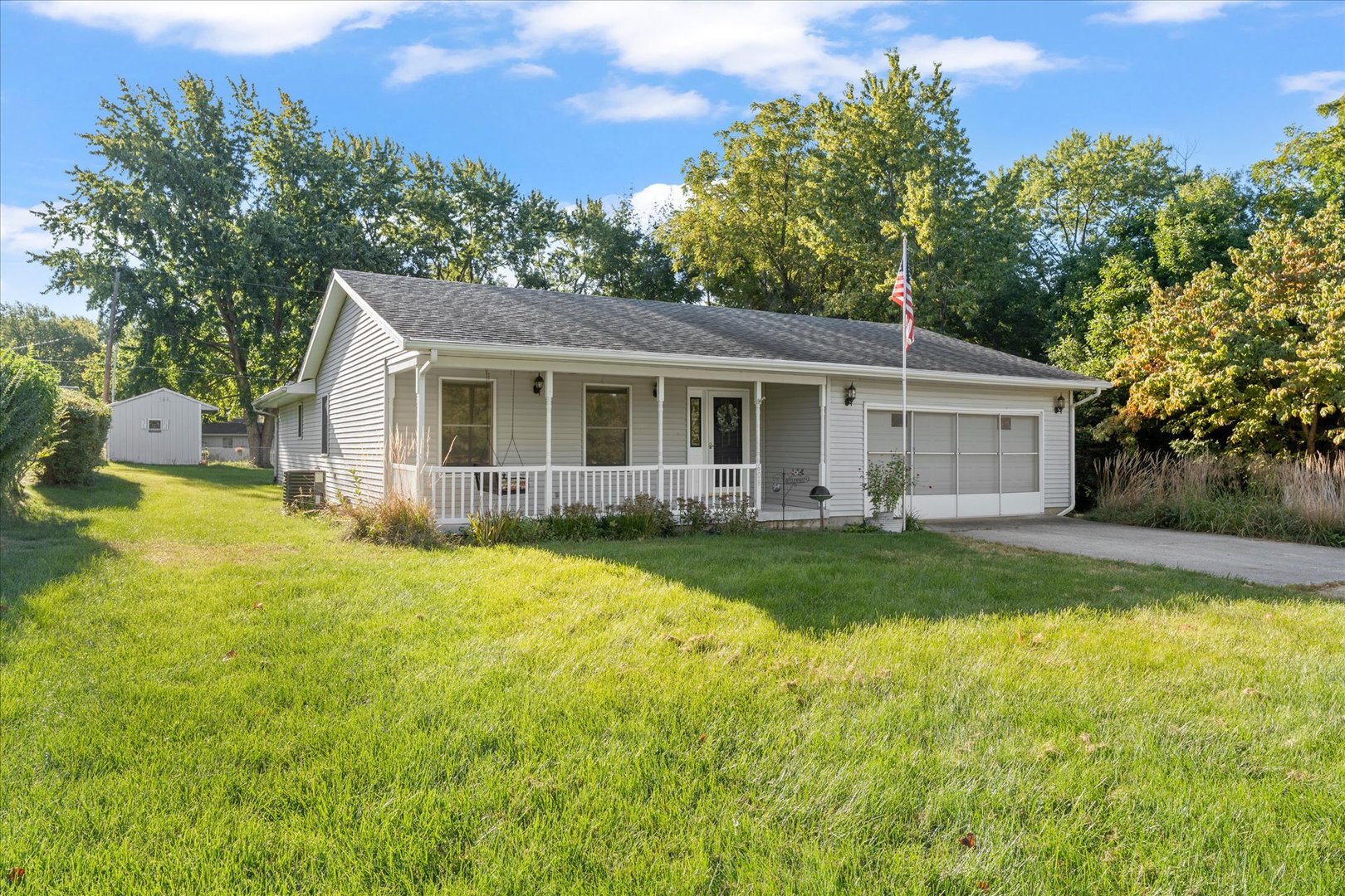 608 N Lake Of The Woods Road