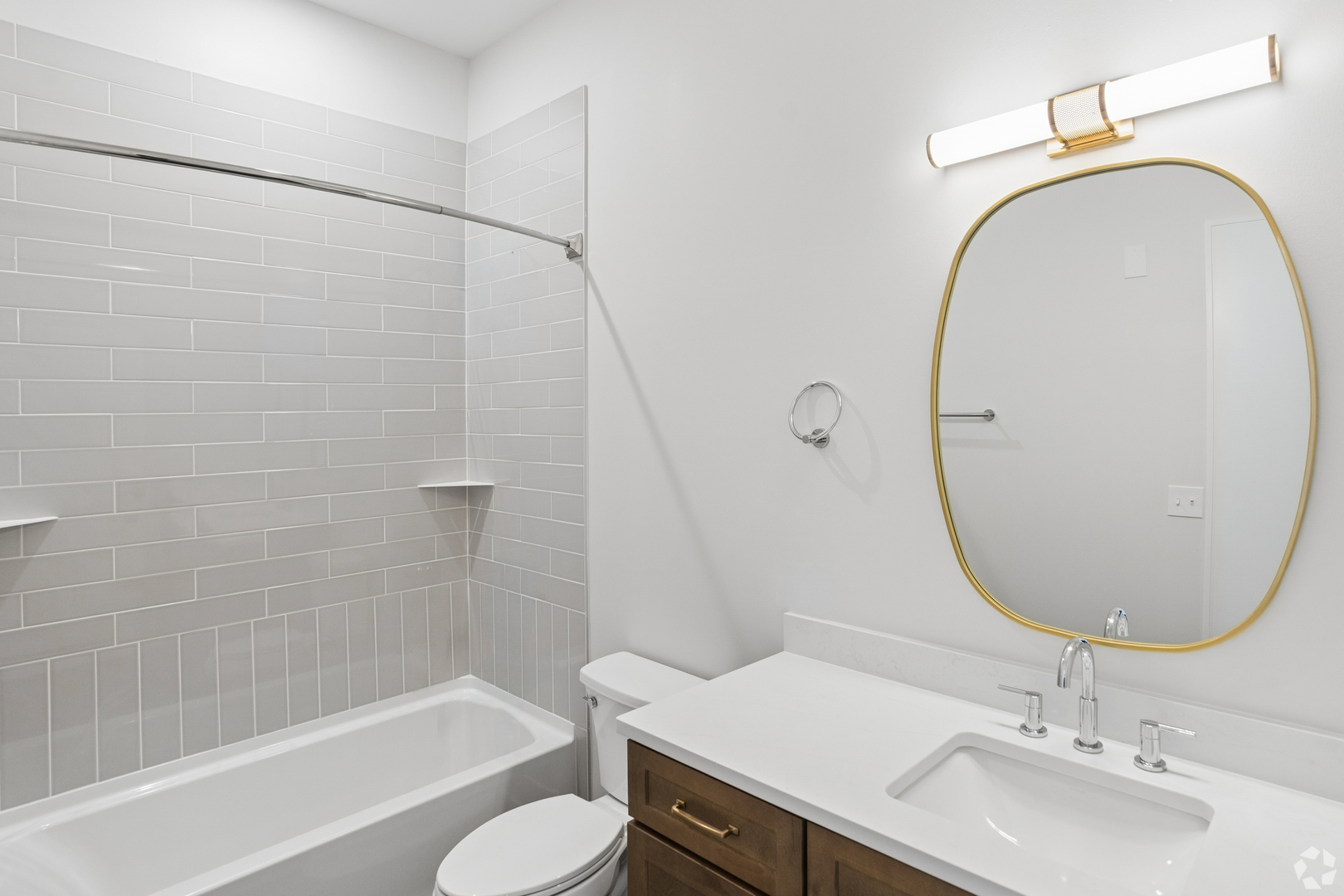 128 E State Street 207 Property Photo 4