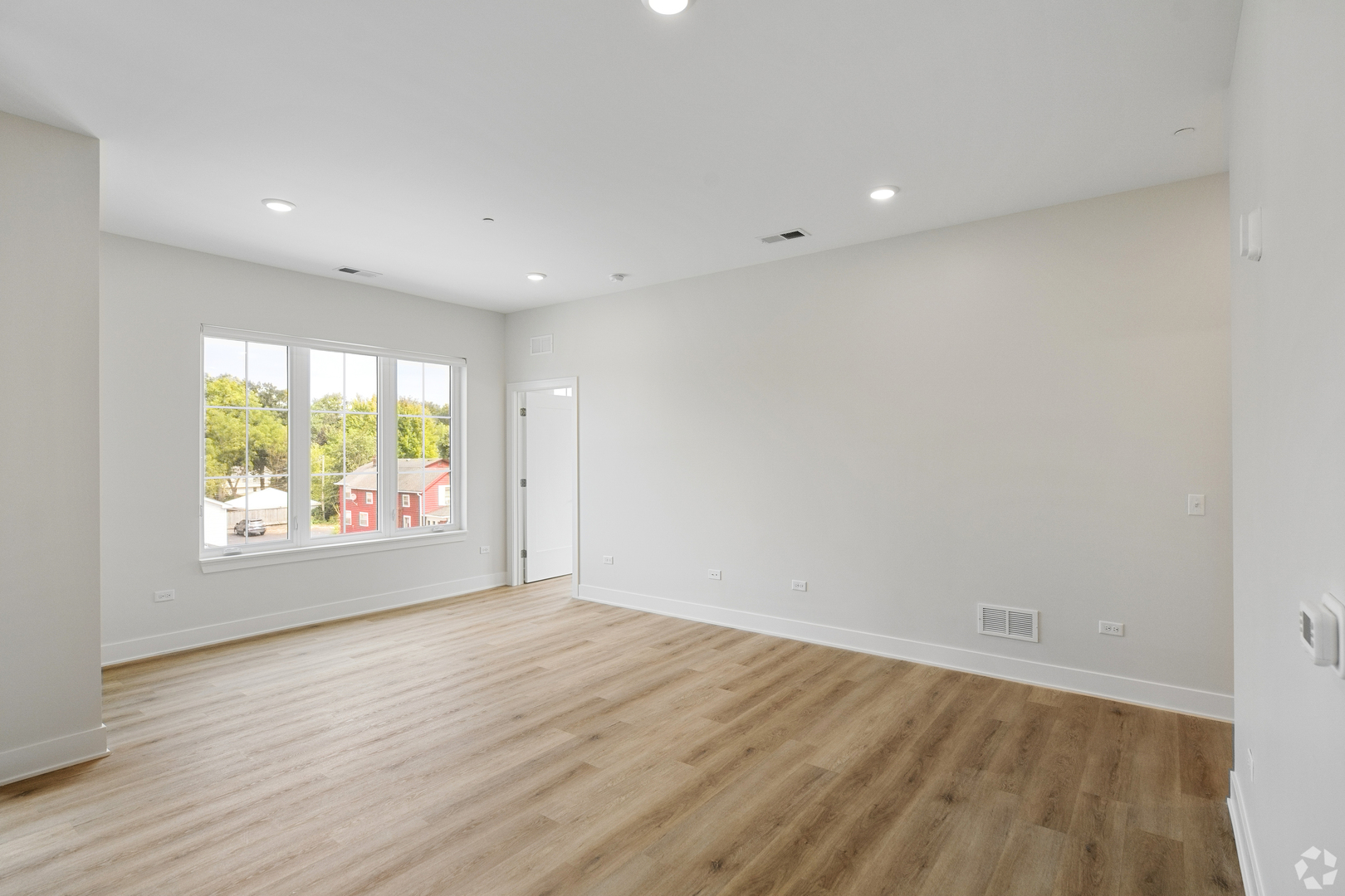 128 E State Street 207 Property Photo 5