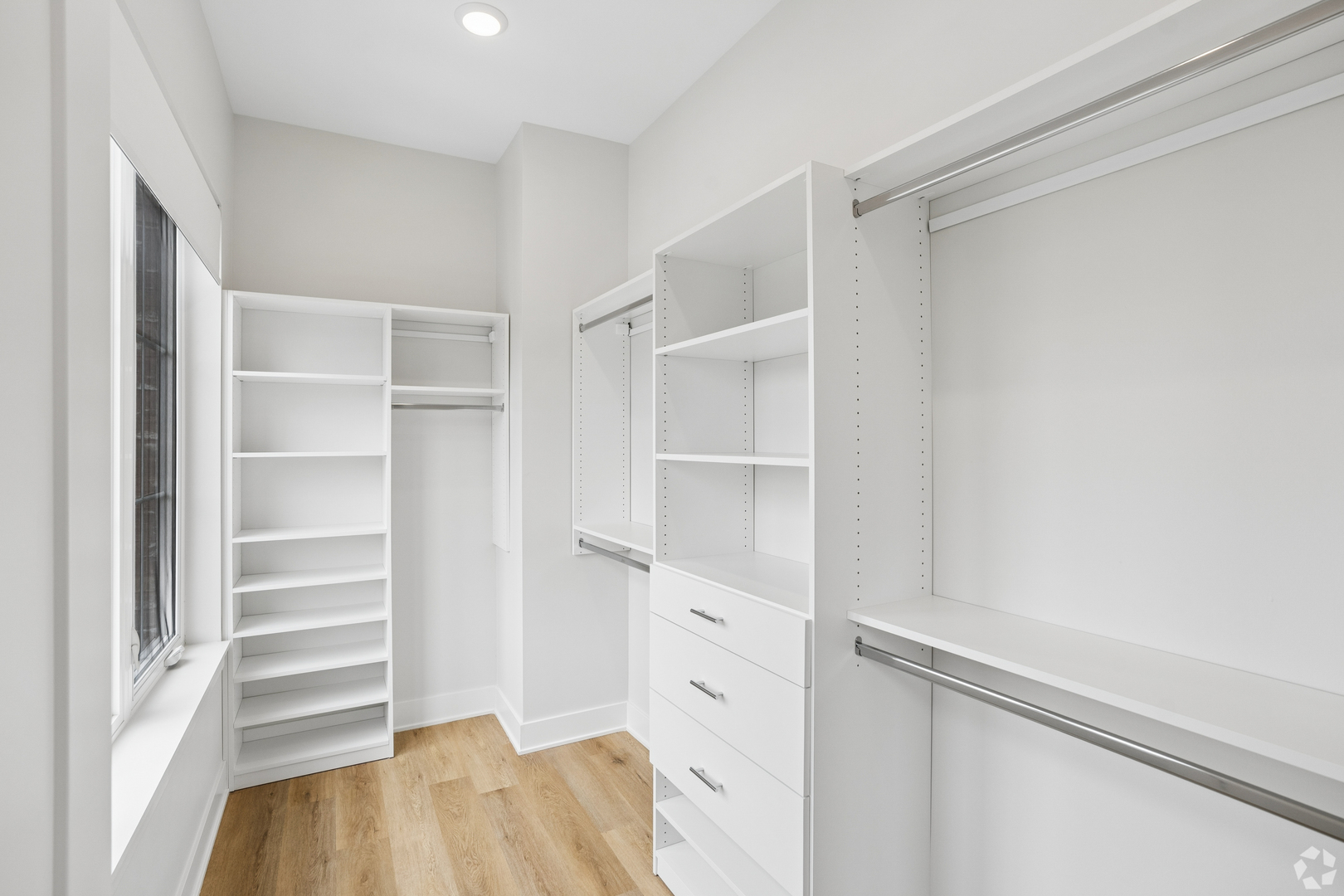 128 E State Street 207 Property Photo 6