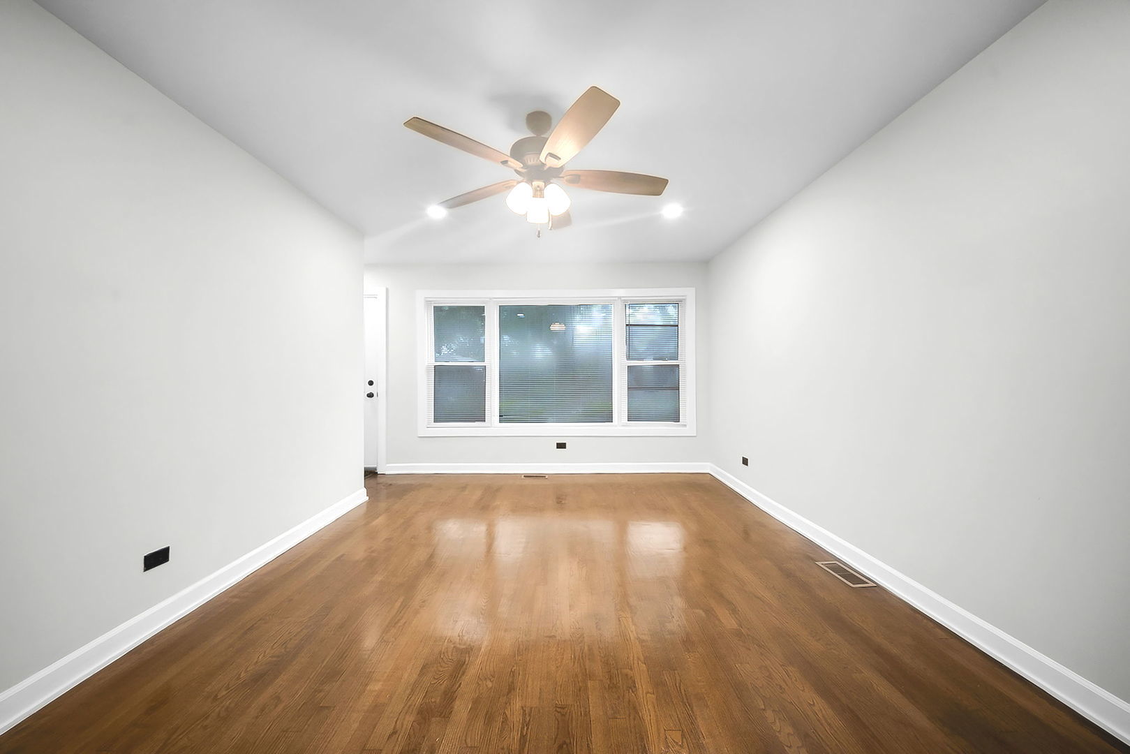 6525 S Bell Avenue Property Photo 5