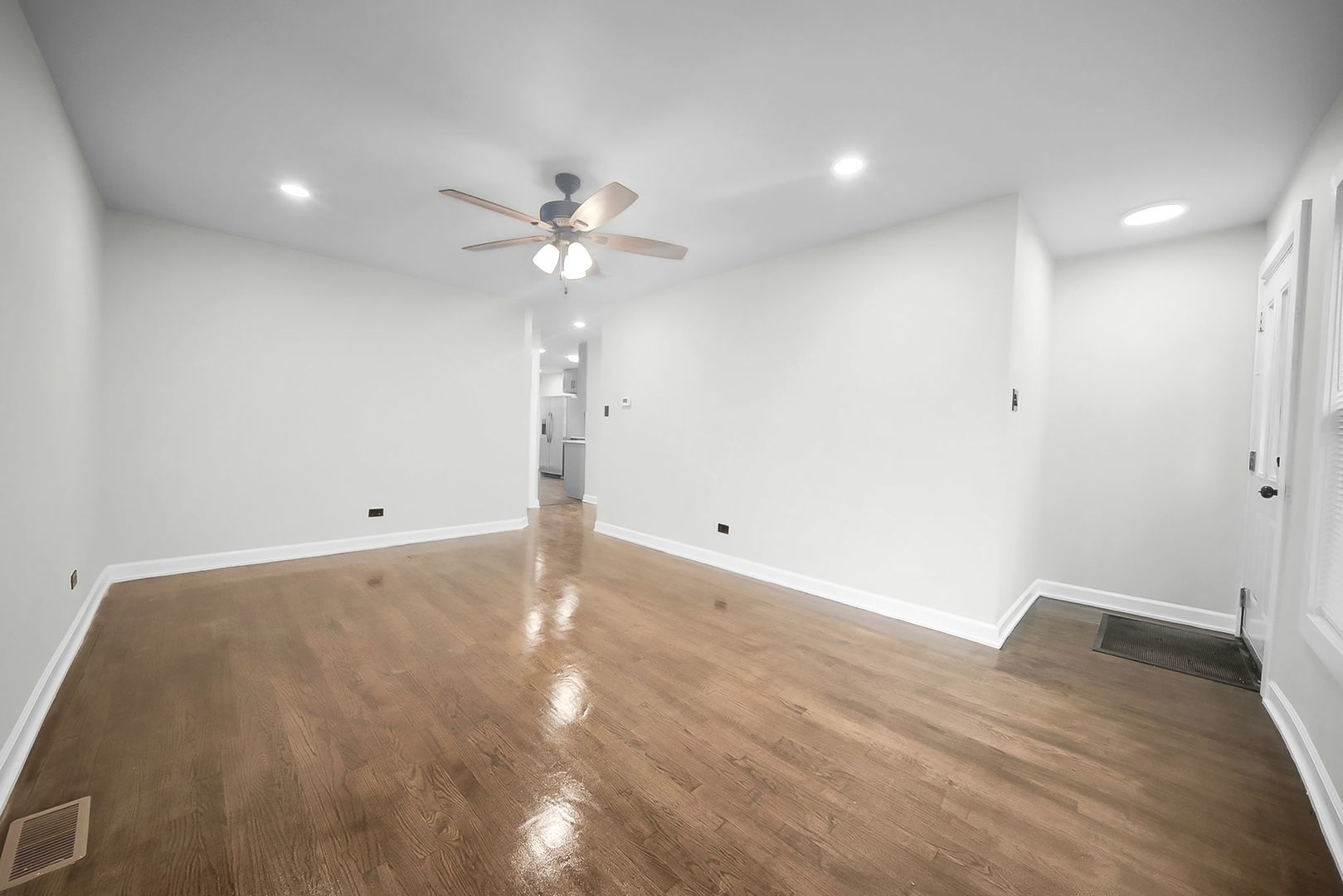 6525 S Bell Avenue Property Photo 6
