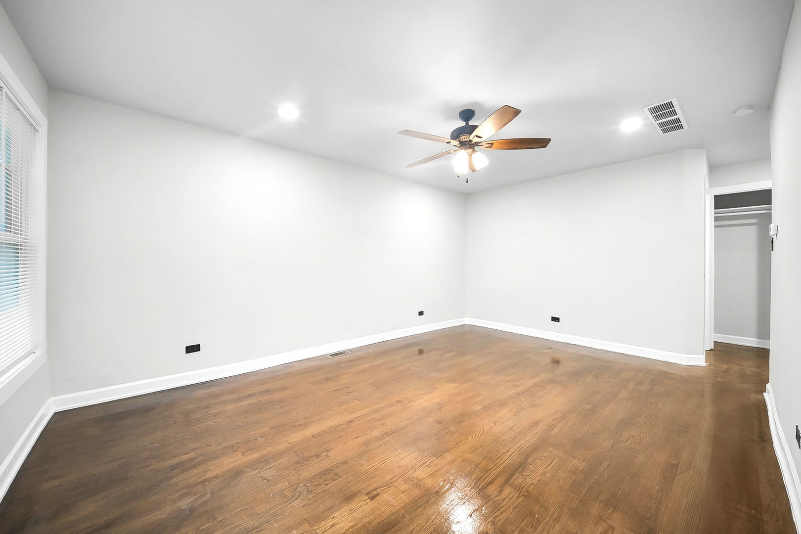 6525 S Bell Avenue Property Photo 7