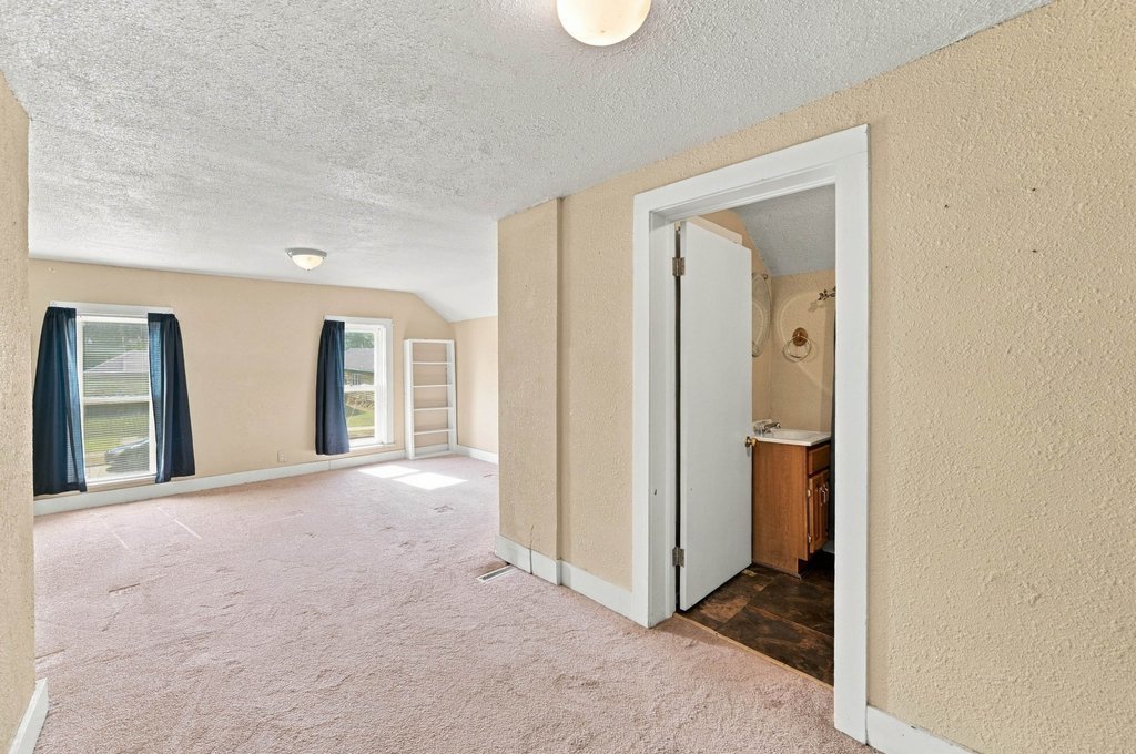 608 3rd Avenue Property Photo 28