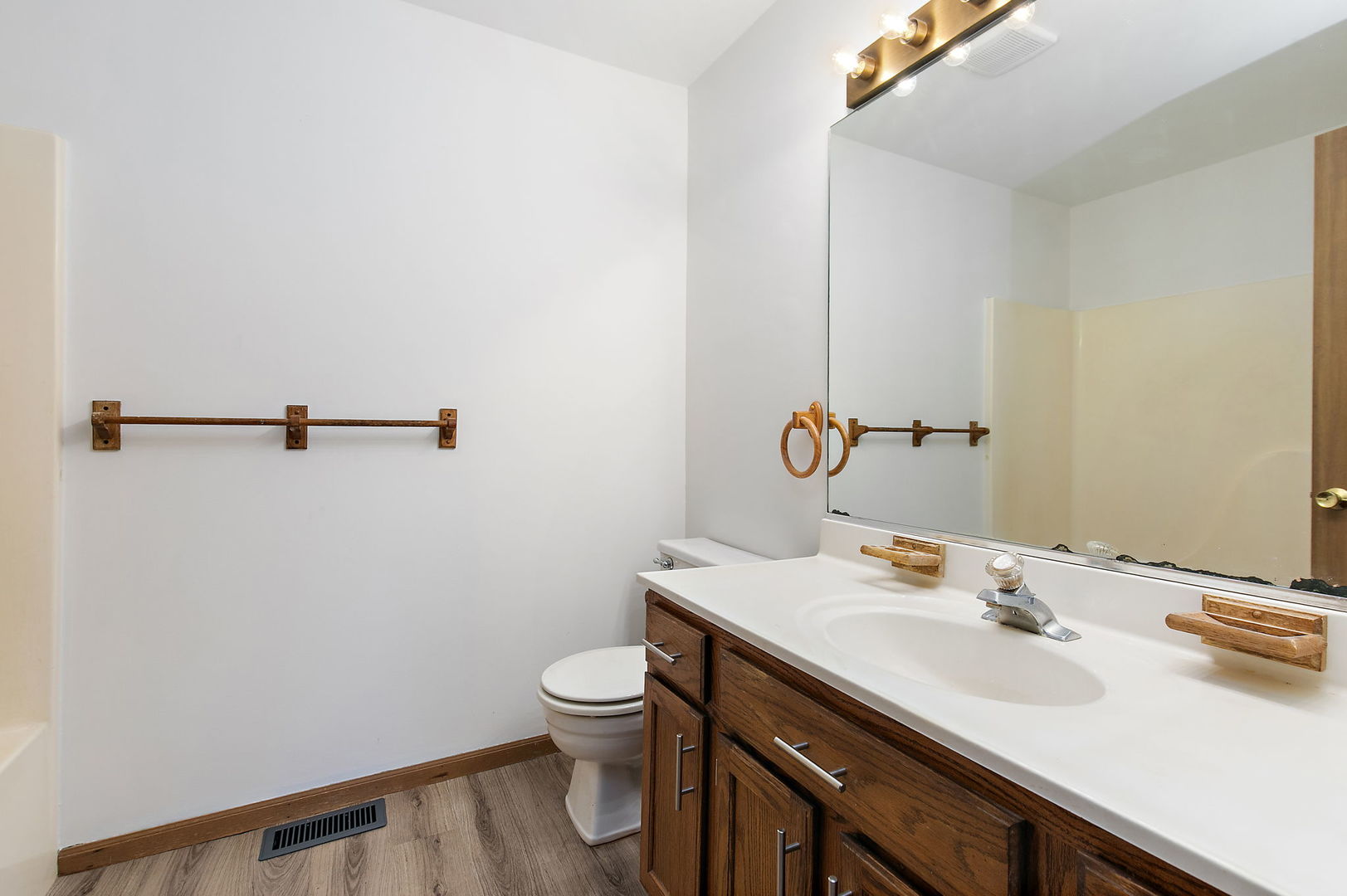 320 Woodridge Circle B Property Photo 12