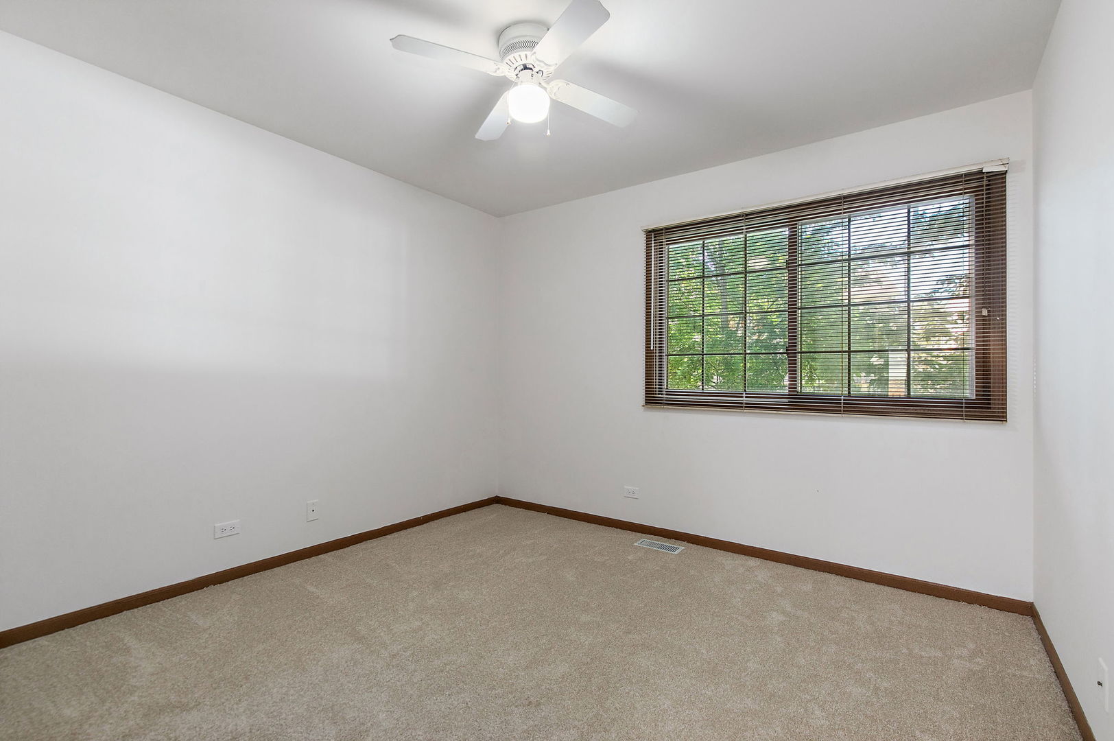 320 Woodridge Circle B Property Photo 15