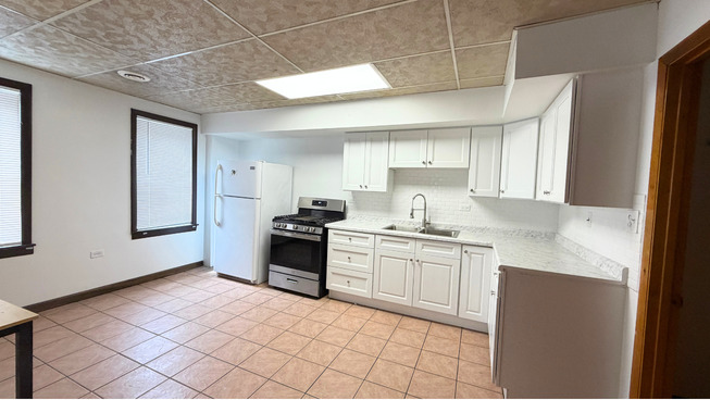 3252-56 S Wallace Street Property Photo 6