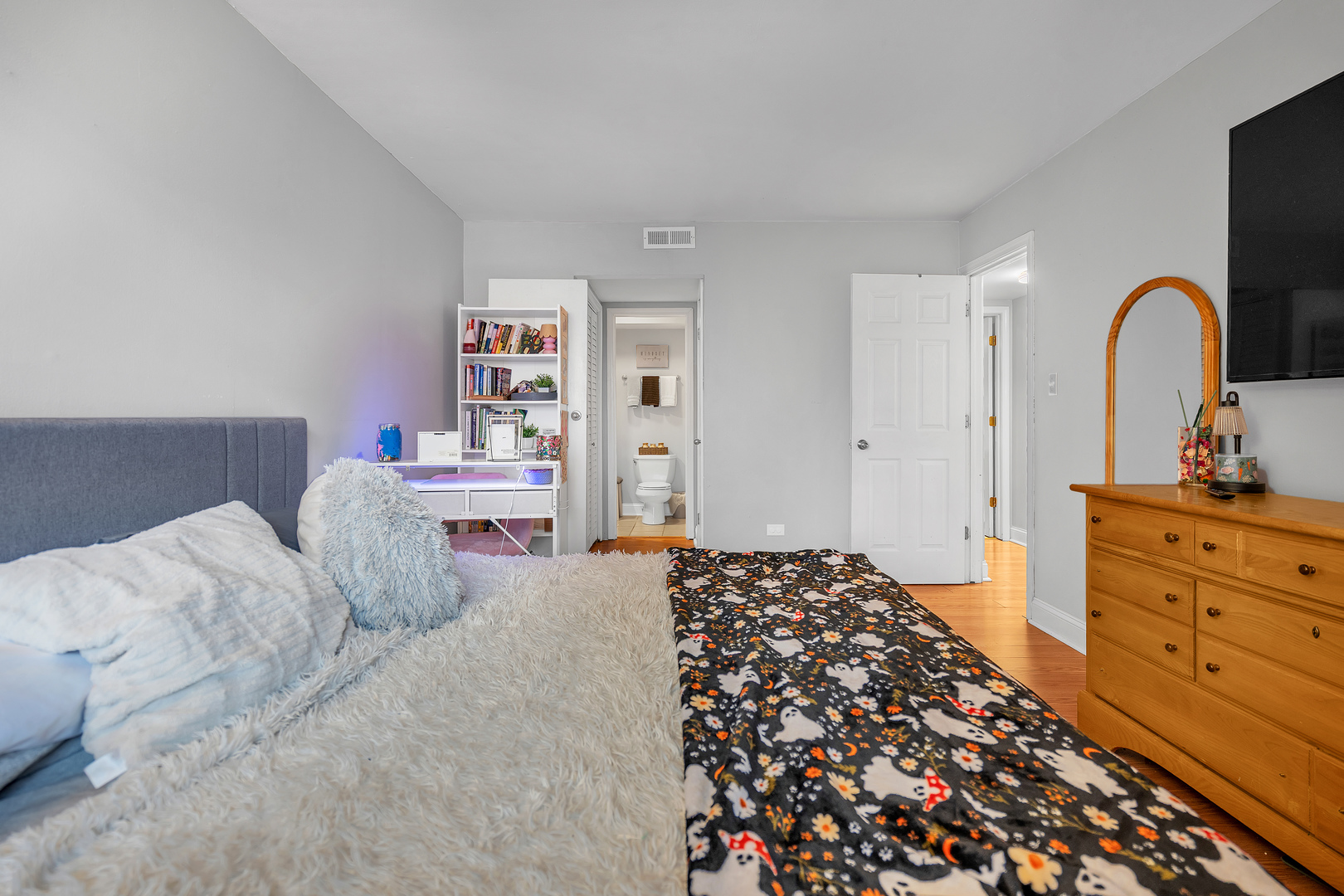 13515 Le Claire Avenue 58 Property Photo 11