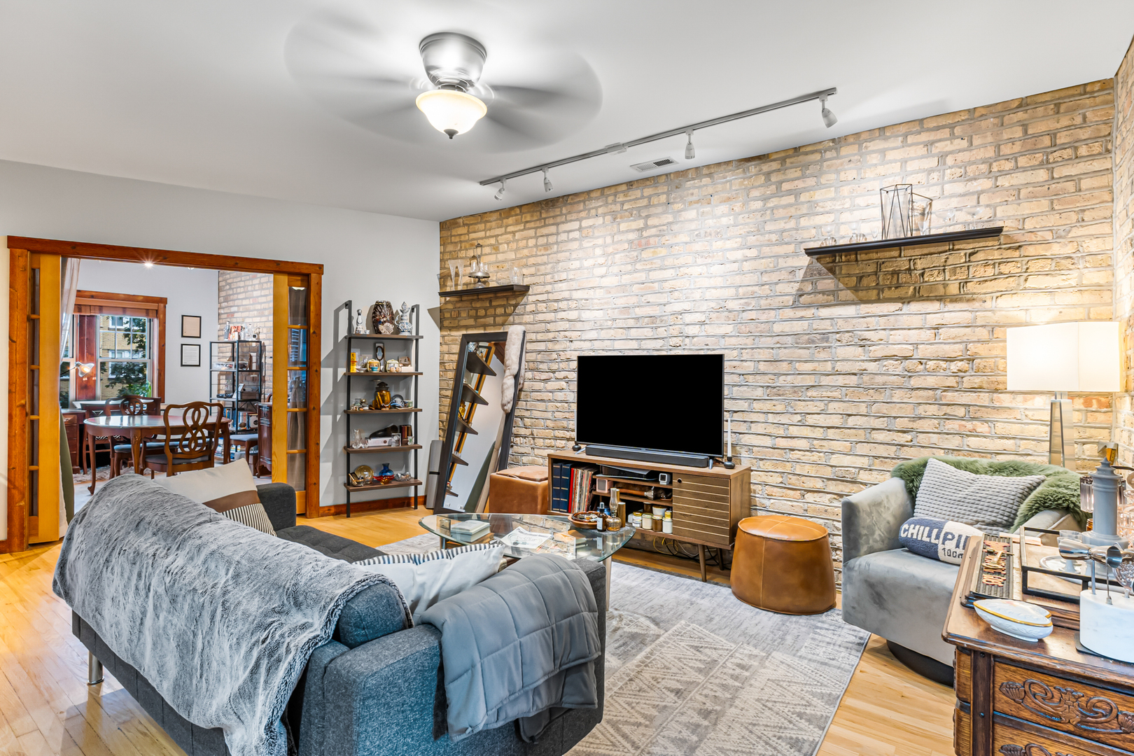 2021 W Arthur Avenue 2e Property Photo 7