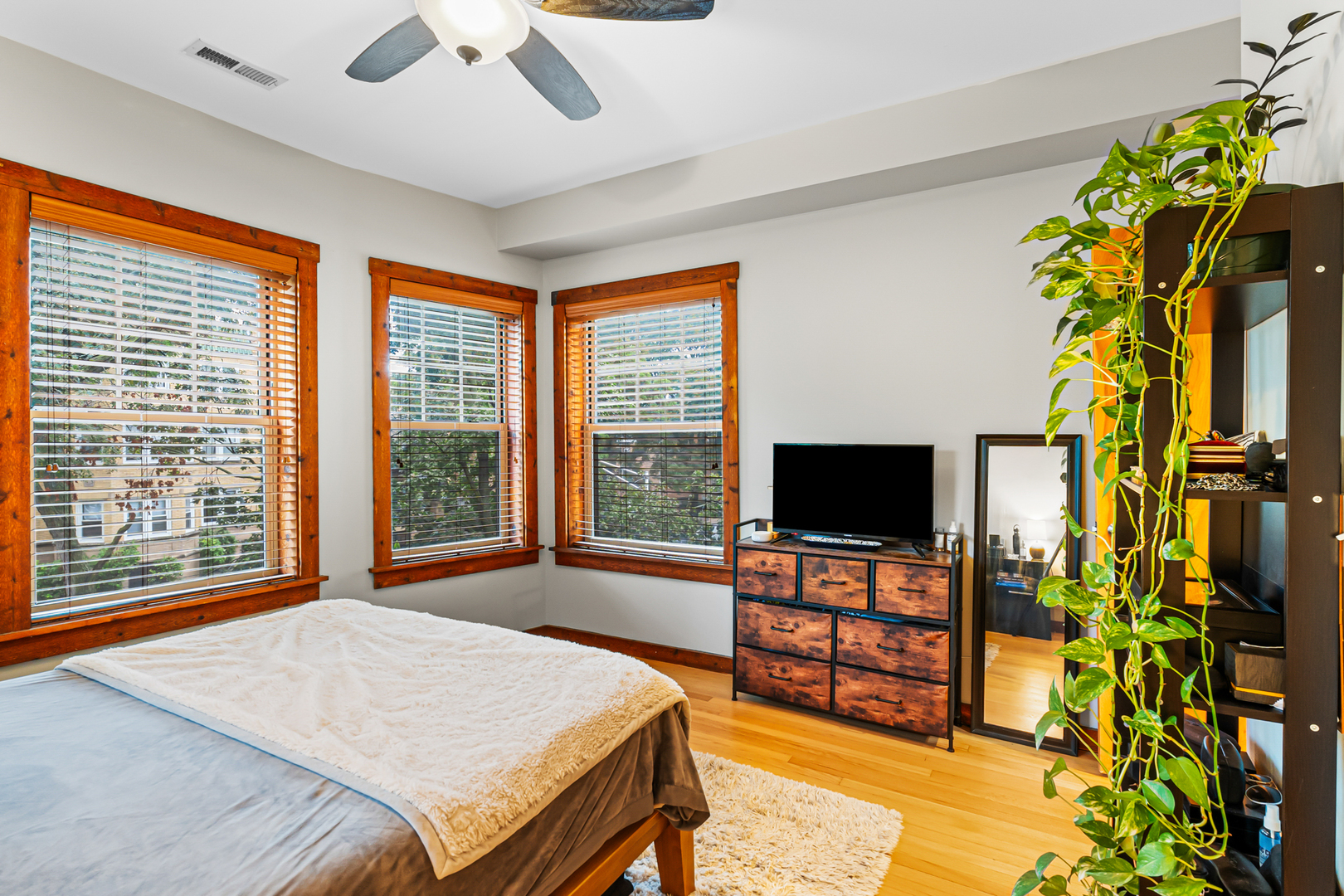 2021 W Arthur Avenue 2e Property Photo 18