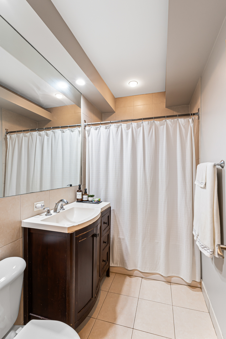 2021 W Arthur Avenue 2e Property Photo 19