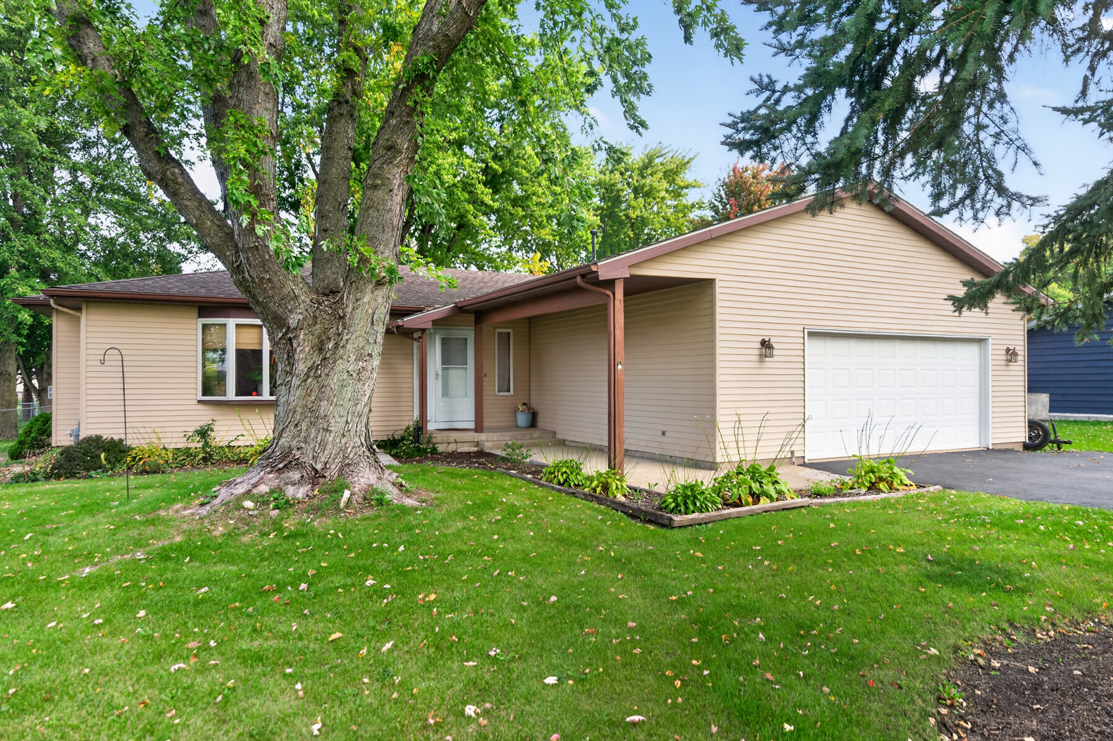 46w618 Granart Road Property Photo 1
