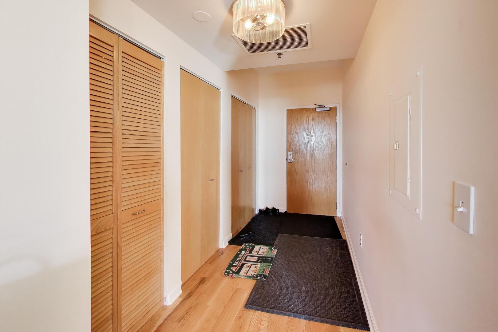 5 E 14th Place 1606 Property Photo 3