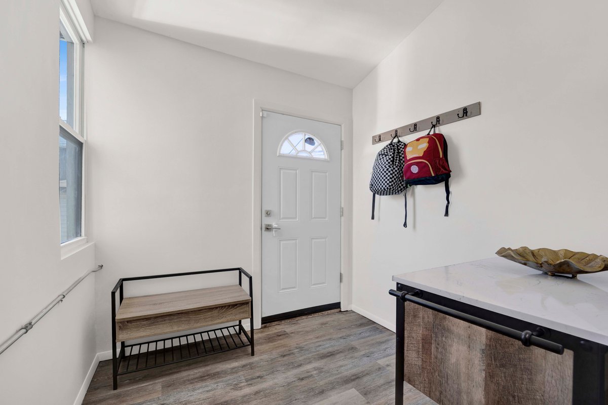 4627 S Saint Lawrence Avenue Property Photo 12