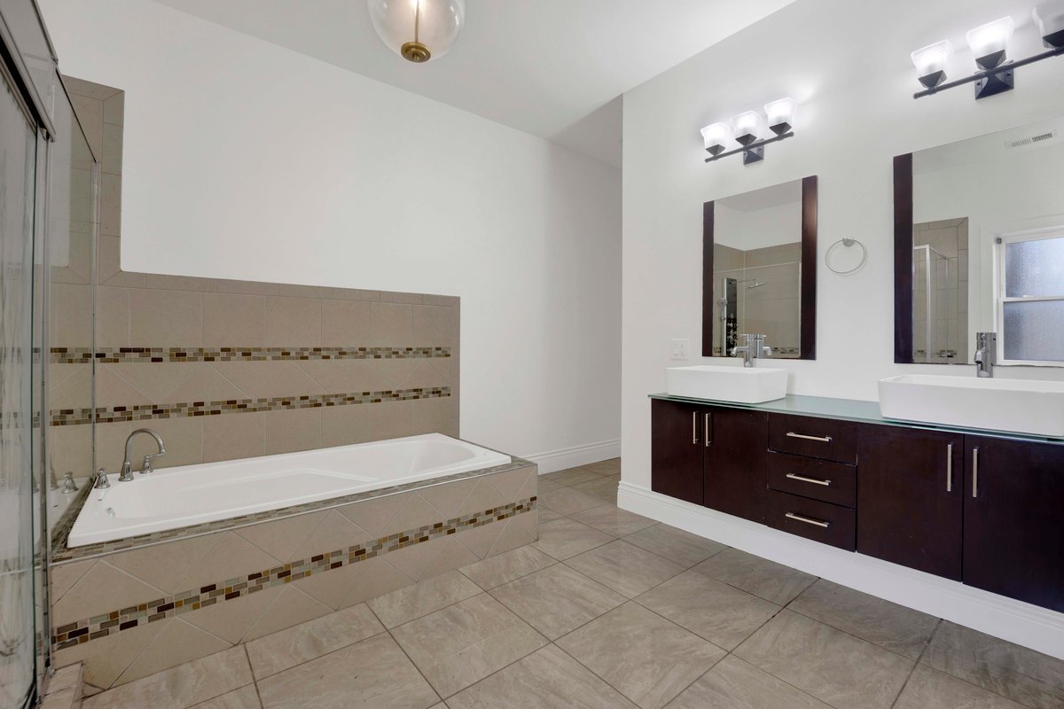 4627 S Saint Lawrence Avenue Property Photo 15