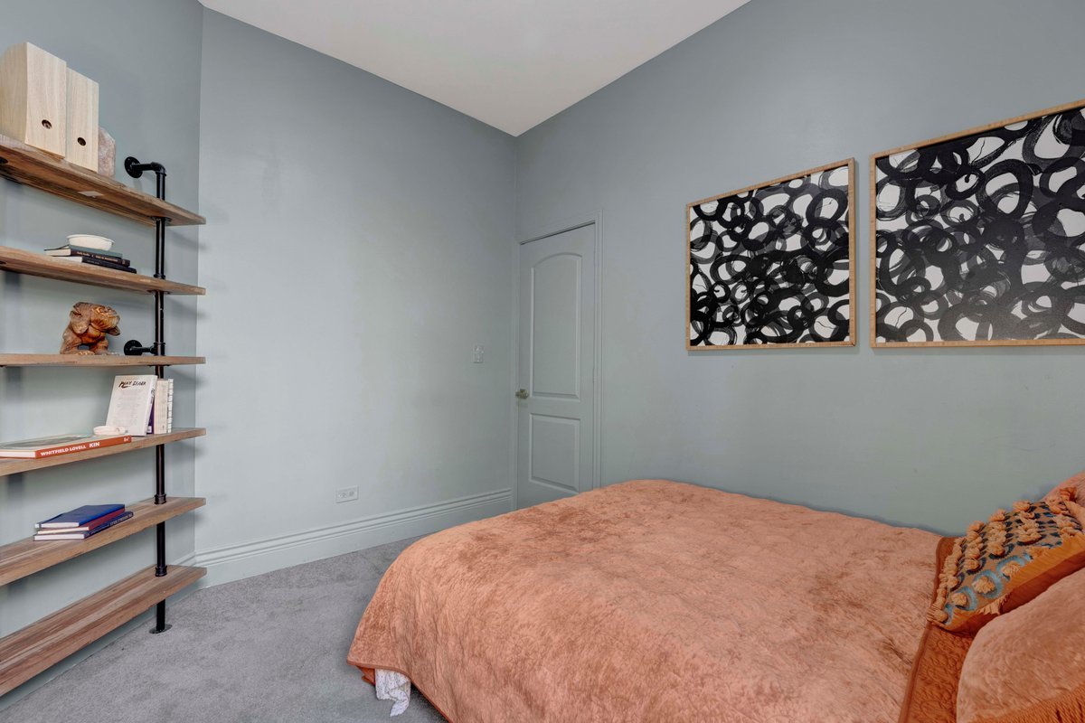 4627 S Saint Lawrence Avenue Property Photo 18