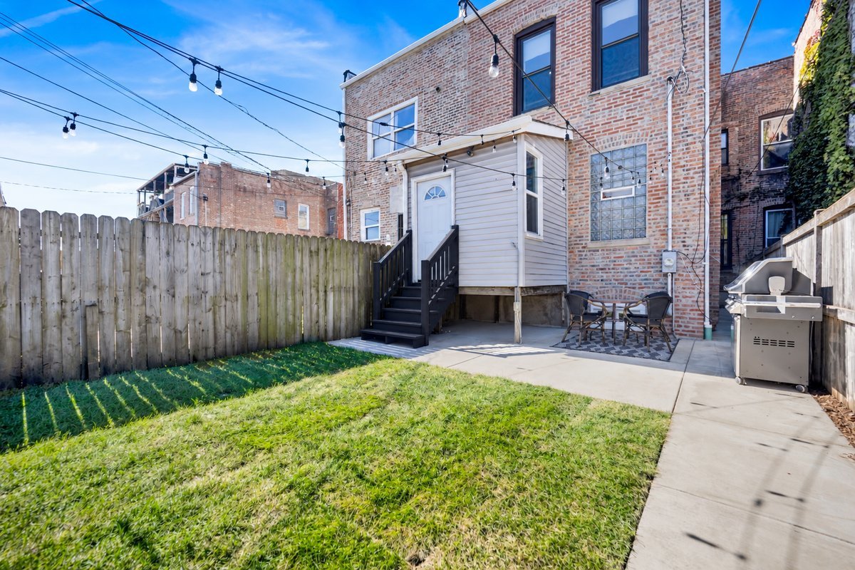 4627 S Saint Lawrence Avenue Property Photo 32