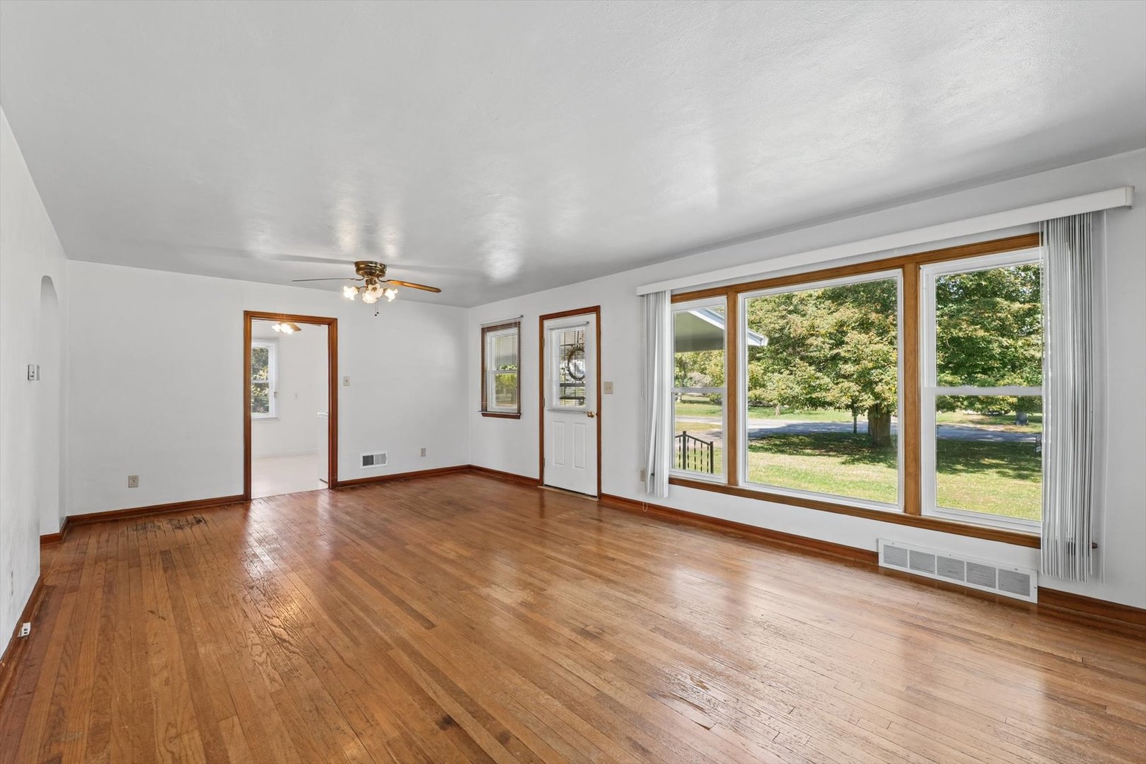 205 E Jefferson Street Property Photo 5