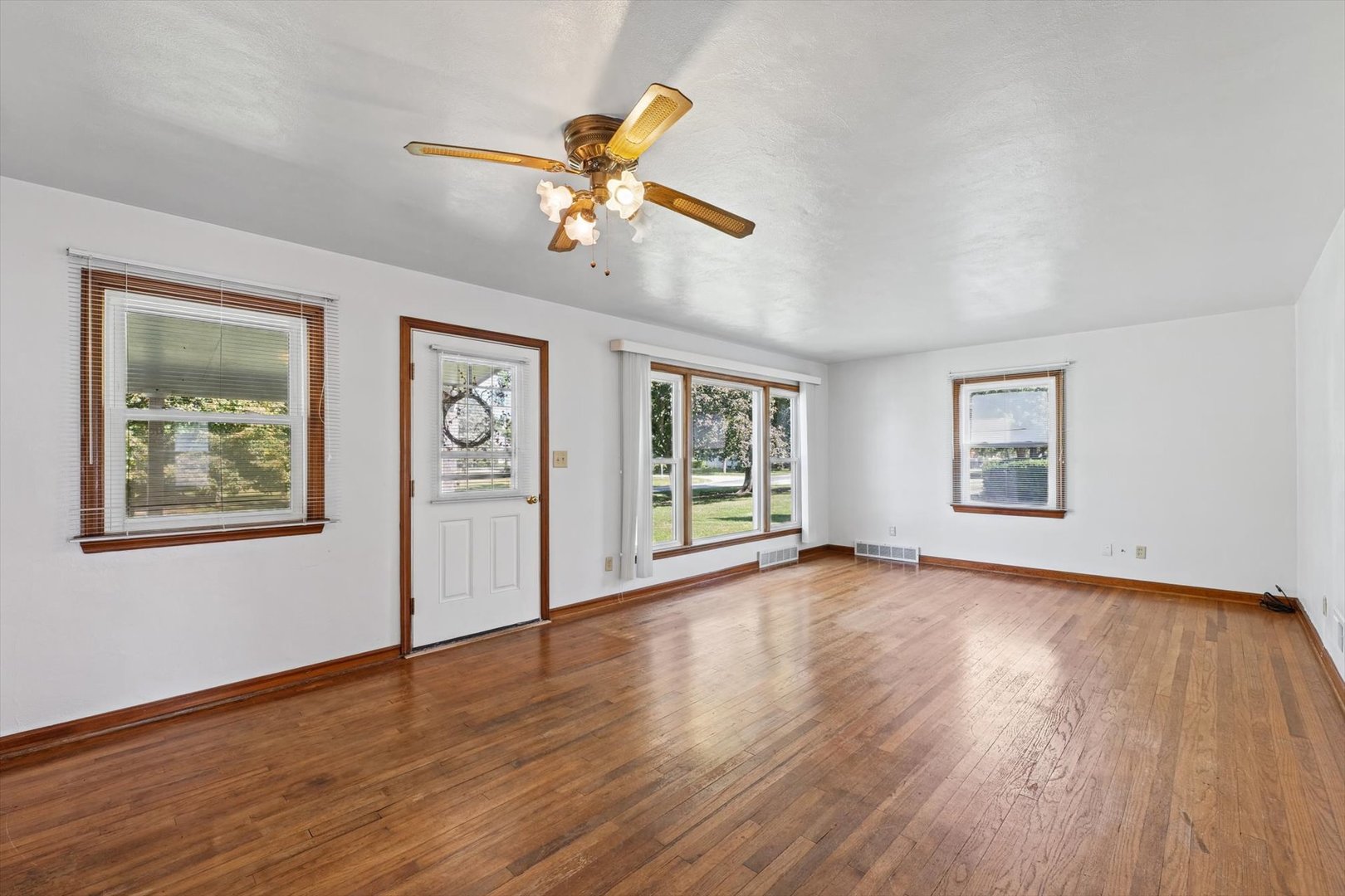 205 E Jefferson Street Property Photo 6