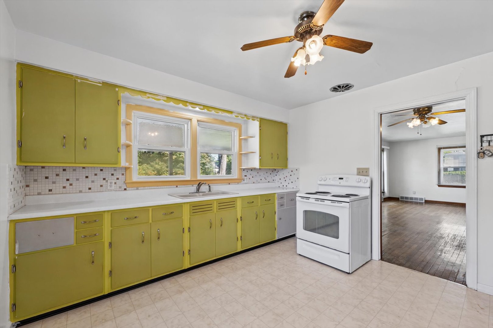 205 E Jefferson Street Property Photo 8