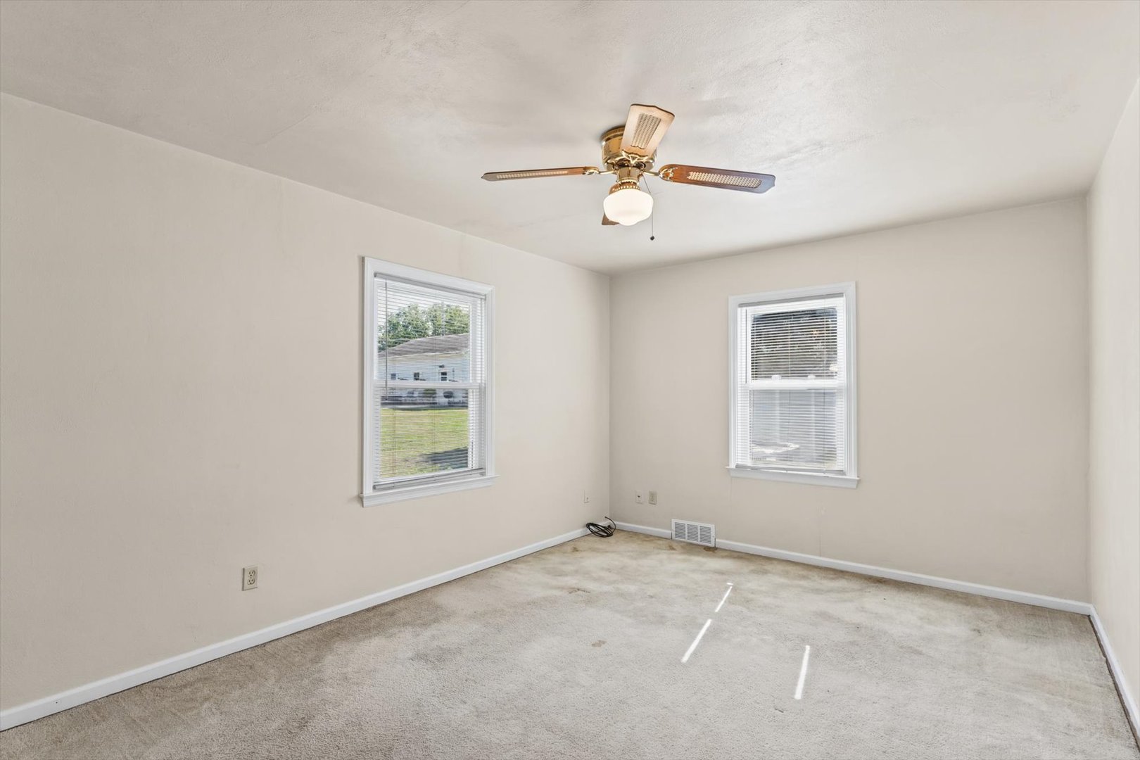 205 E Jefferson Street Property Photo 12
