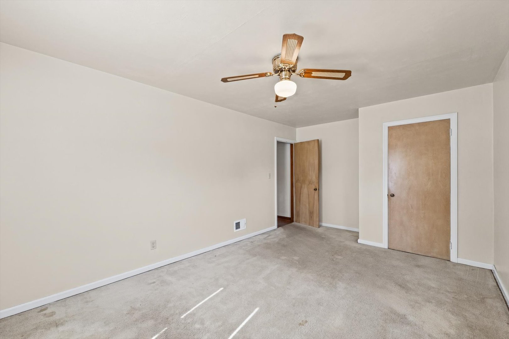 205 E Jefferson Street Property Photo 13