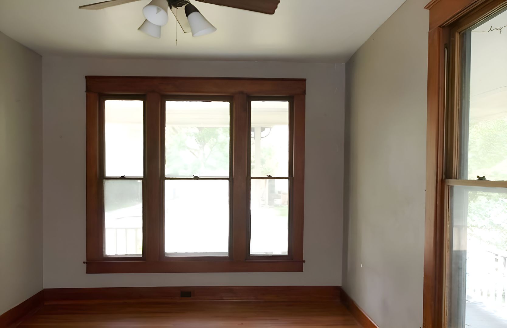 218 E Washington Street Property Photo 5