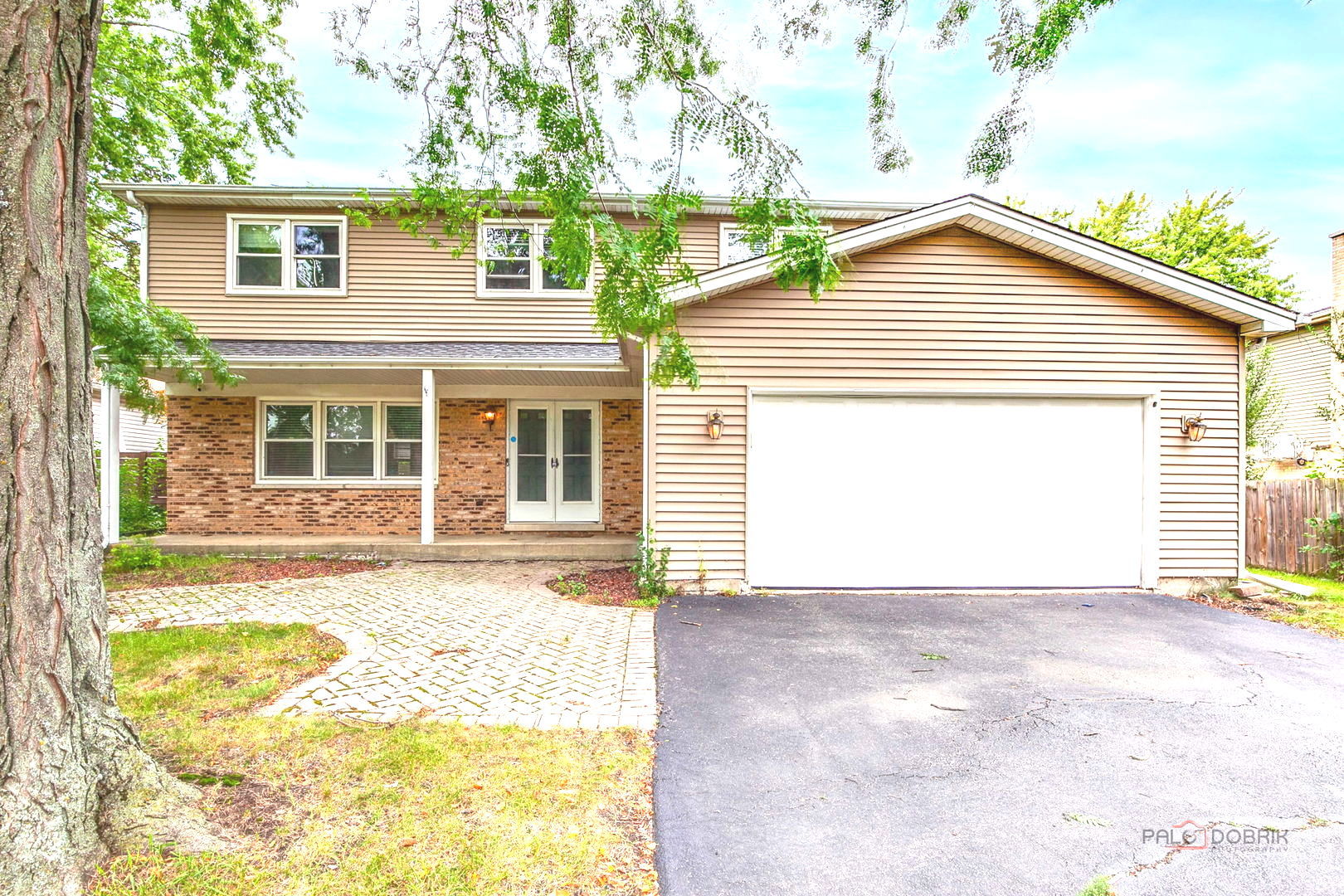 562 Applegate Lane Property Photo 2