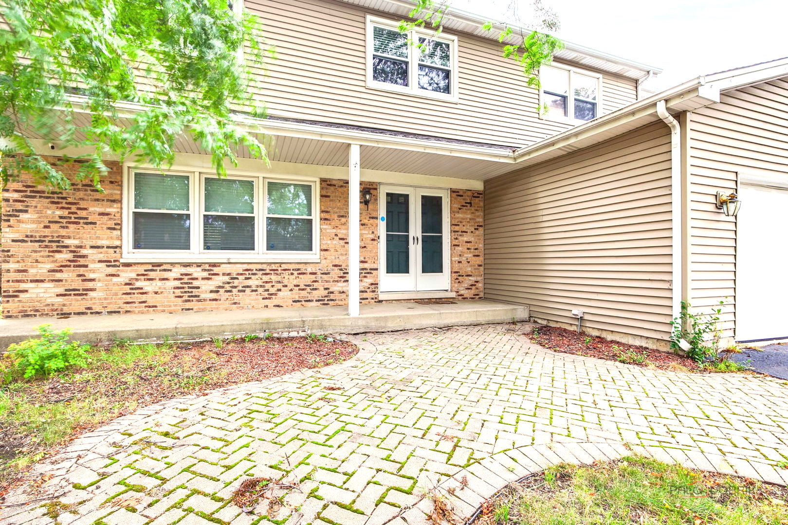 562 Applegate Lane Property Photo 3