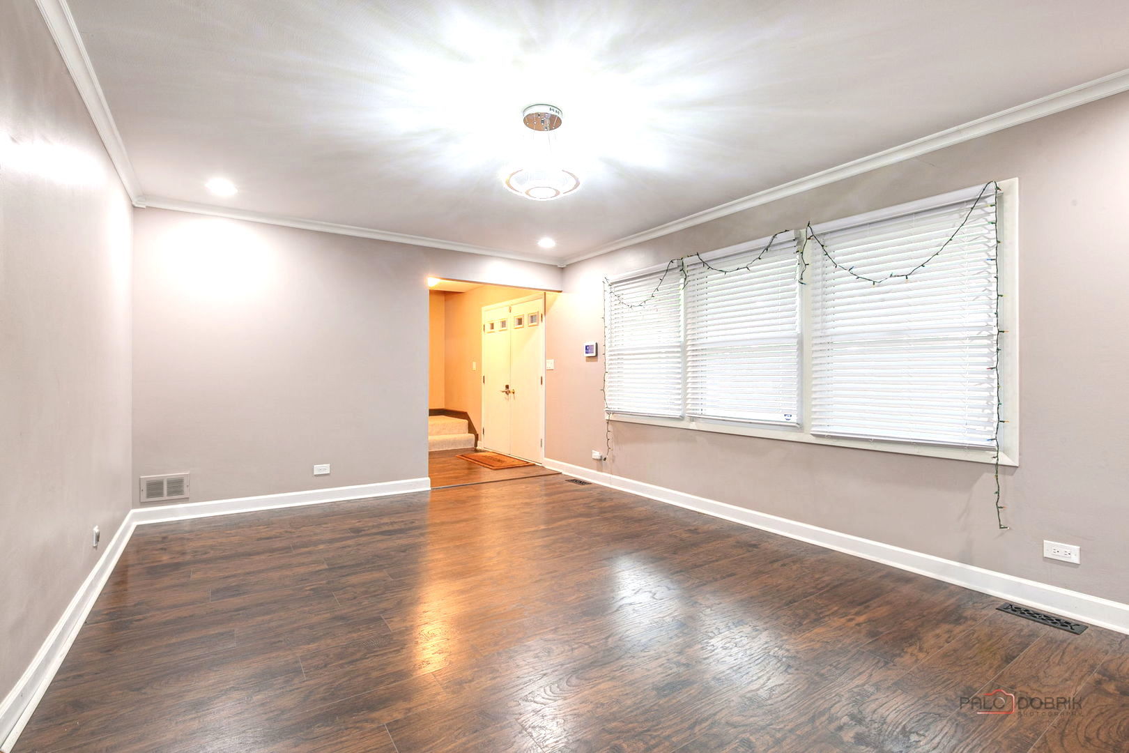 562 Applegate Lane Property Photo 7