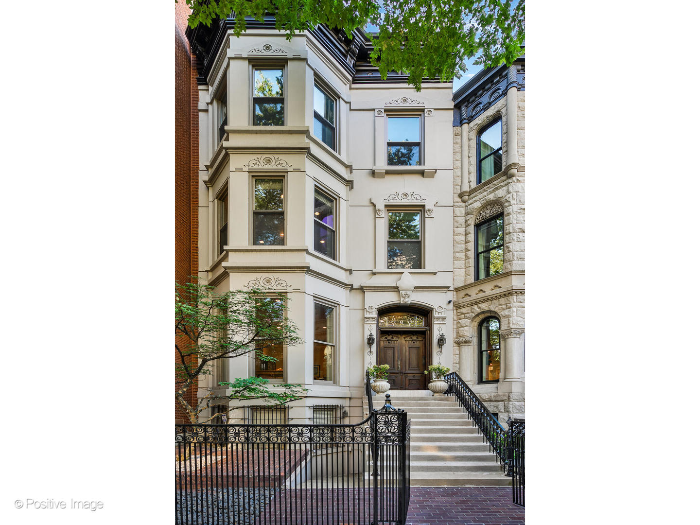 1434 N Dearborn Street Property Photo 1