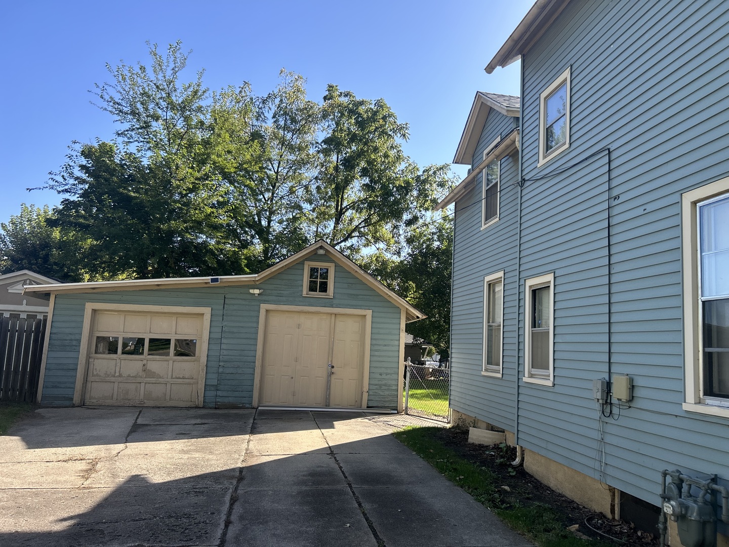 554 Bangs Street Property Photo 3