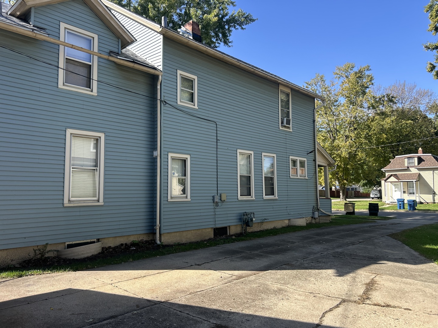 554 Bangs Street Property Photo 8