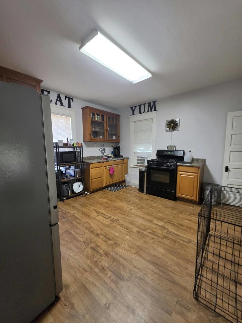 554 Bangs Street Property Photo 12