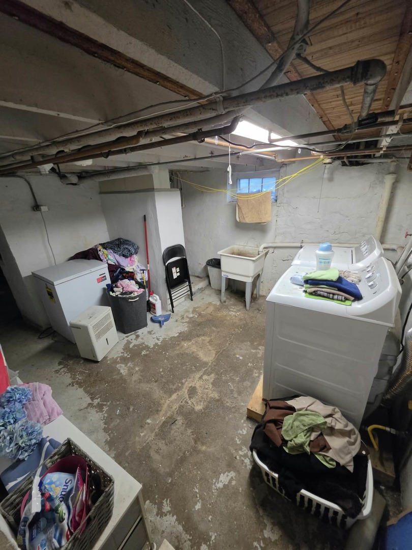 554 Bangs Street Property Photo 28