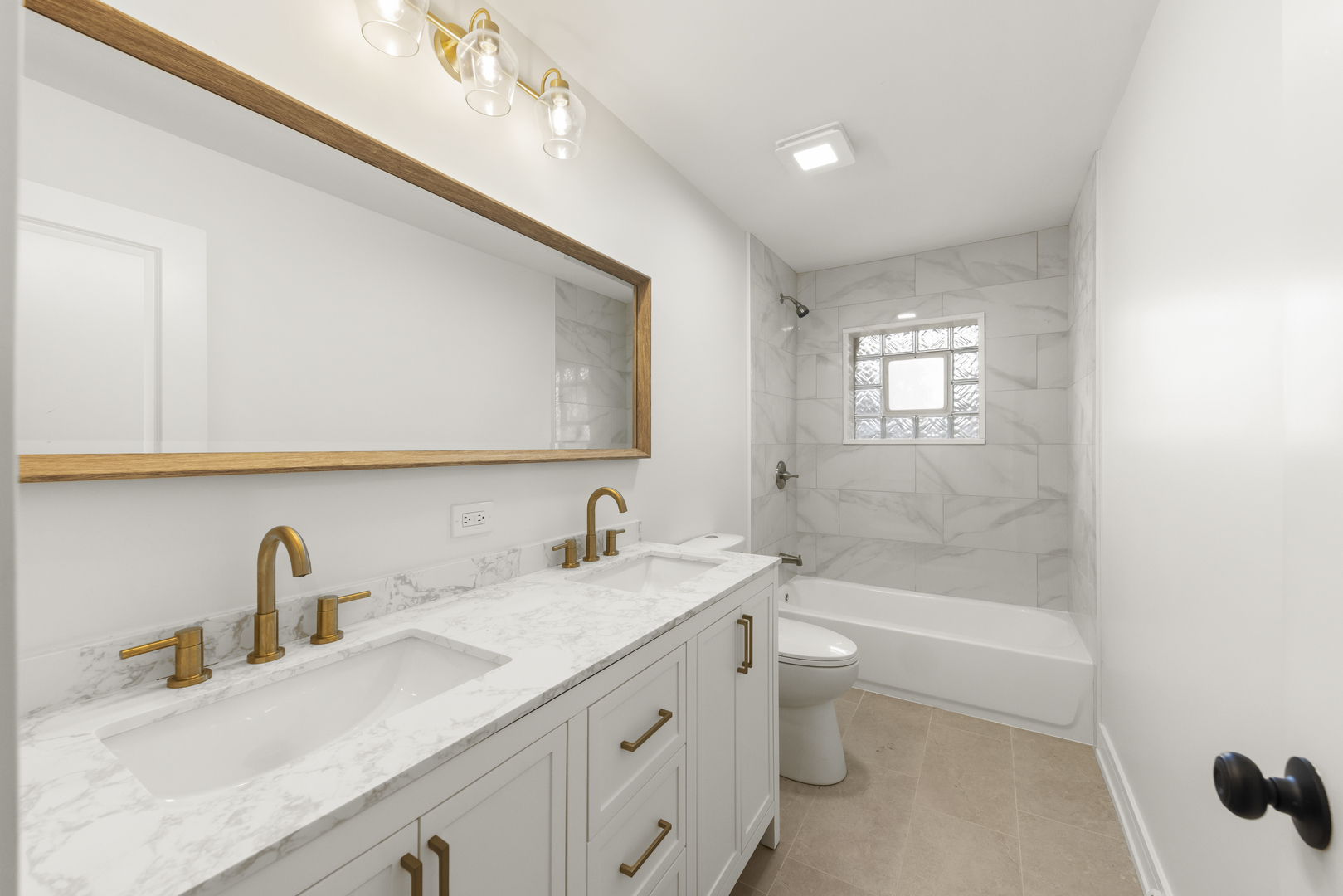 667 W Saint Aubin Drive Property Photo 11