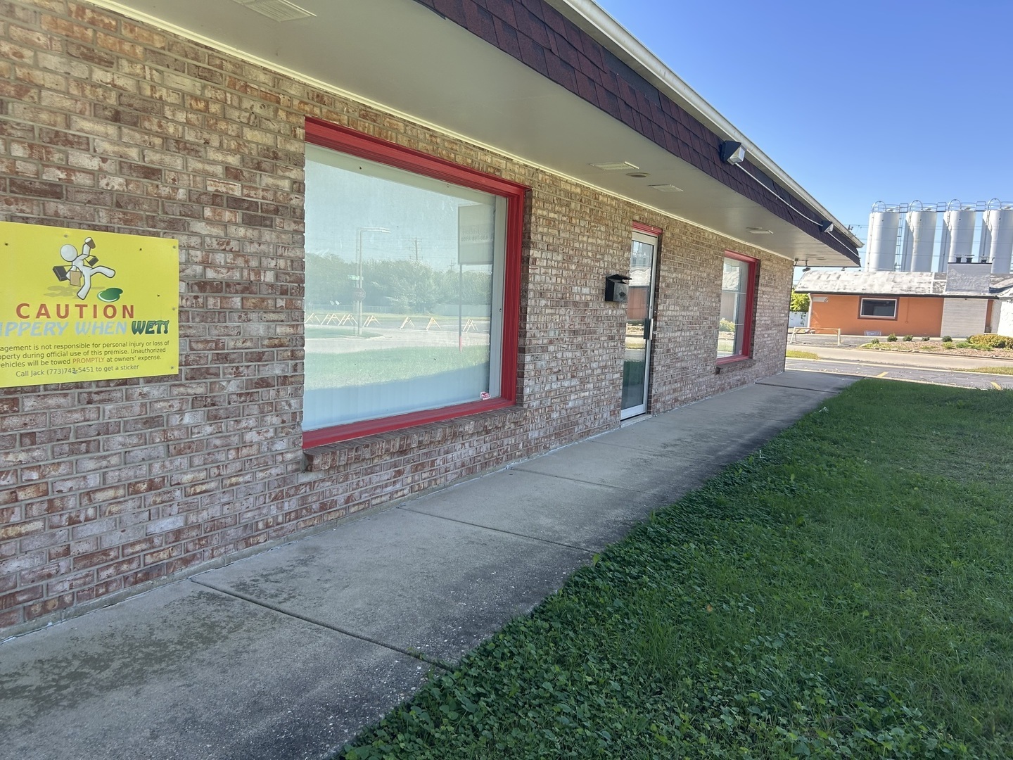 853 N Highland Avenue Property Photo 4
