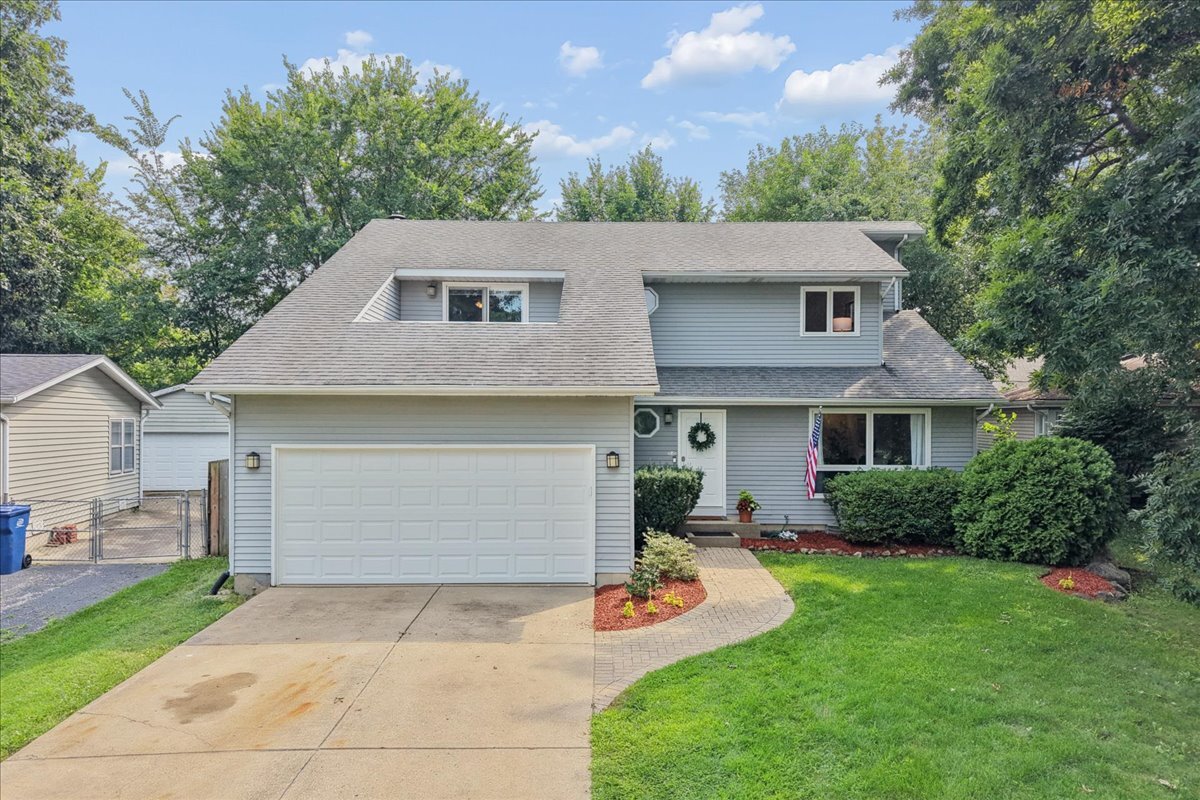 33202 N Woodland Terrace Property Photo 1