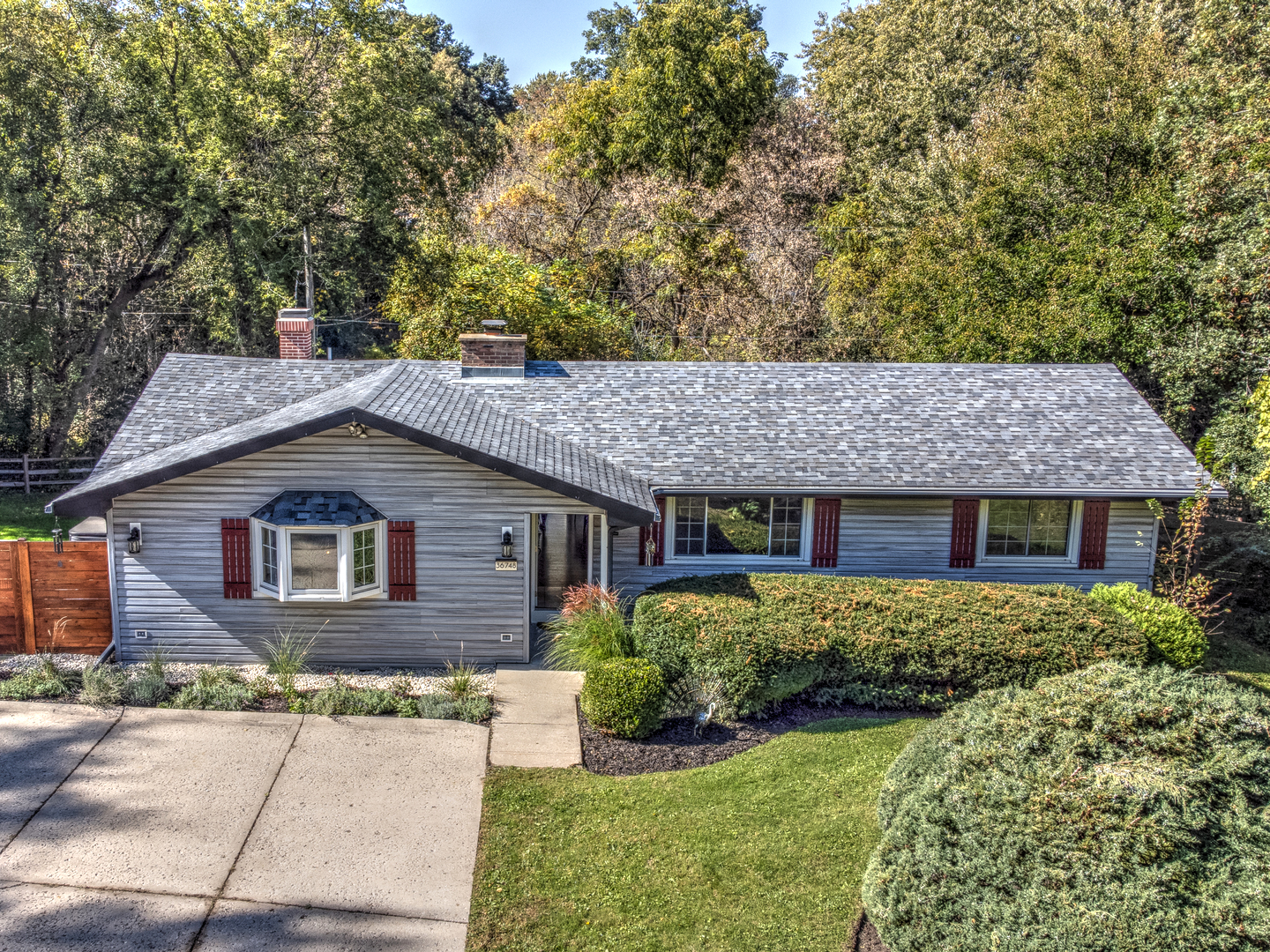 36748 N Oakwood Drive Property Photo 1