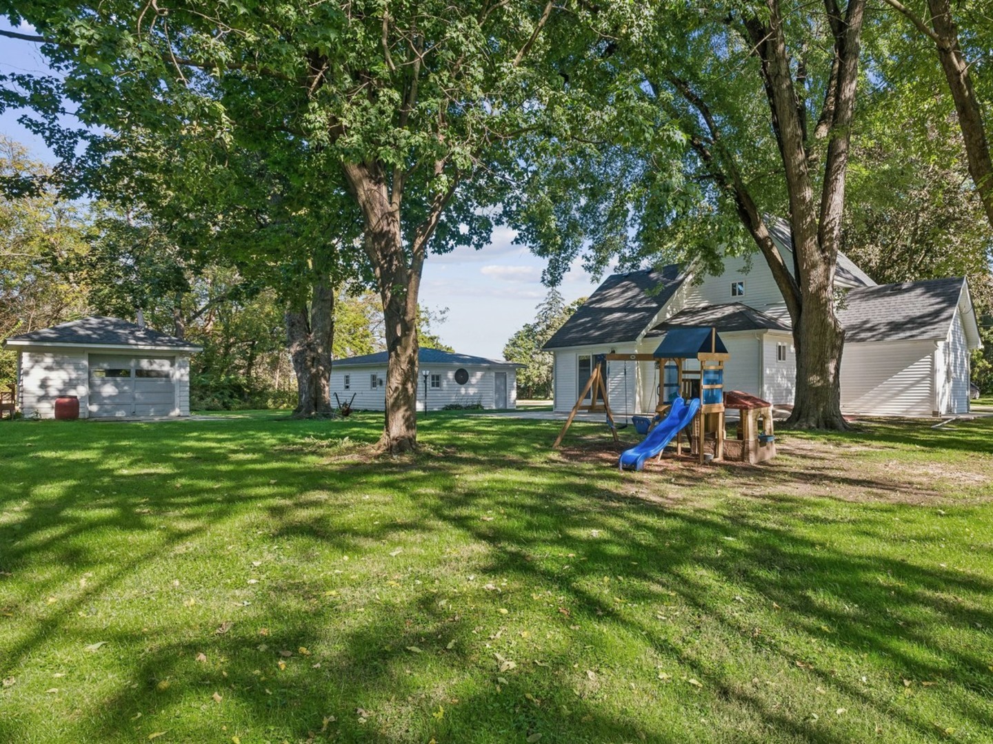3s530 Finley Road Property Photo 3