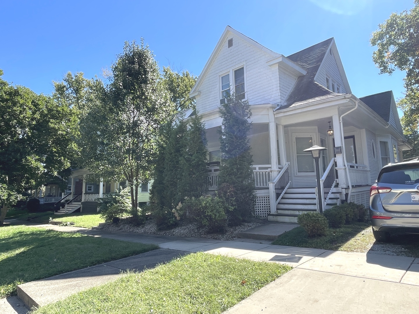 1211 E Jefferson Street Property Photo 2