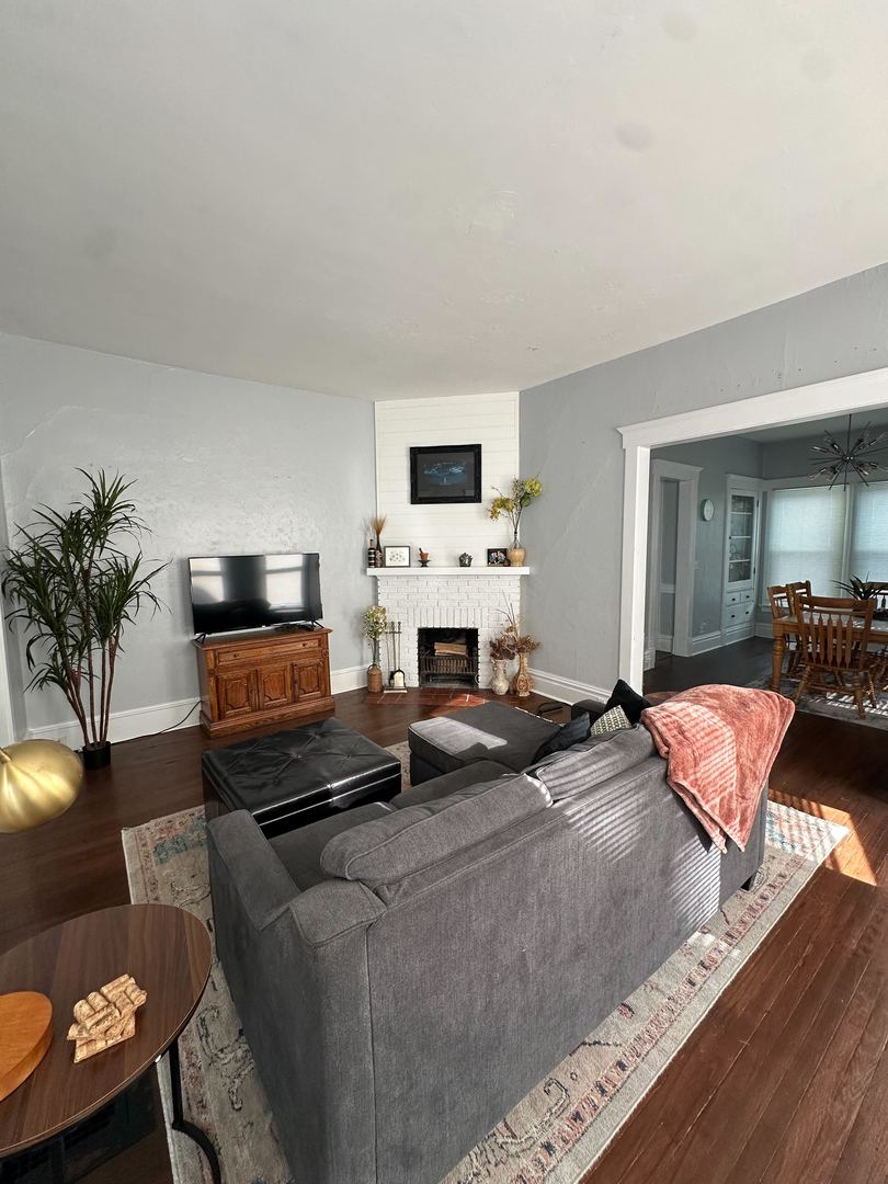 1211 E Jefferson Street Property Photo 6