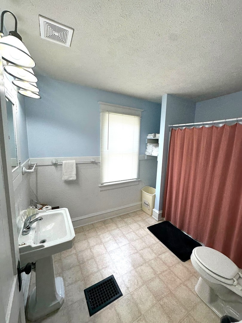 1211 E Jefferson Street Property Photo 22