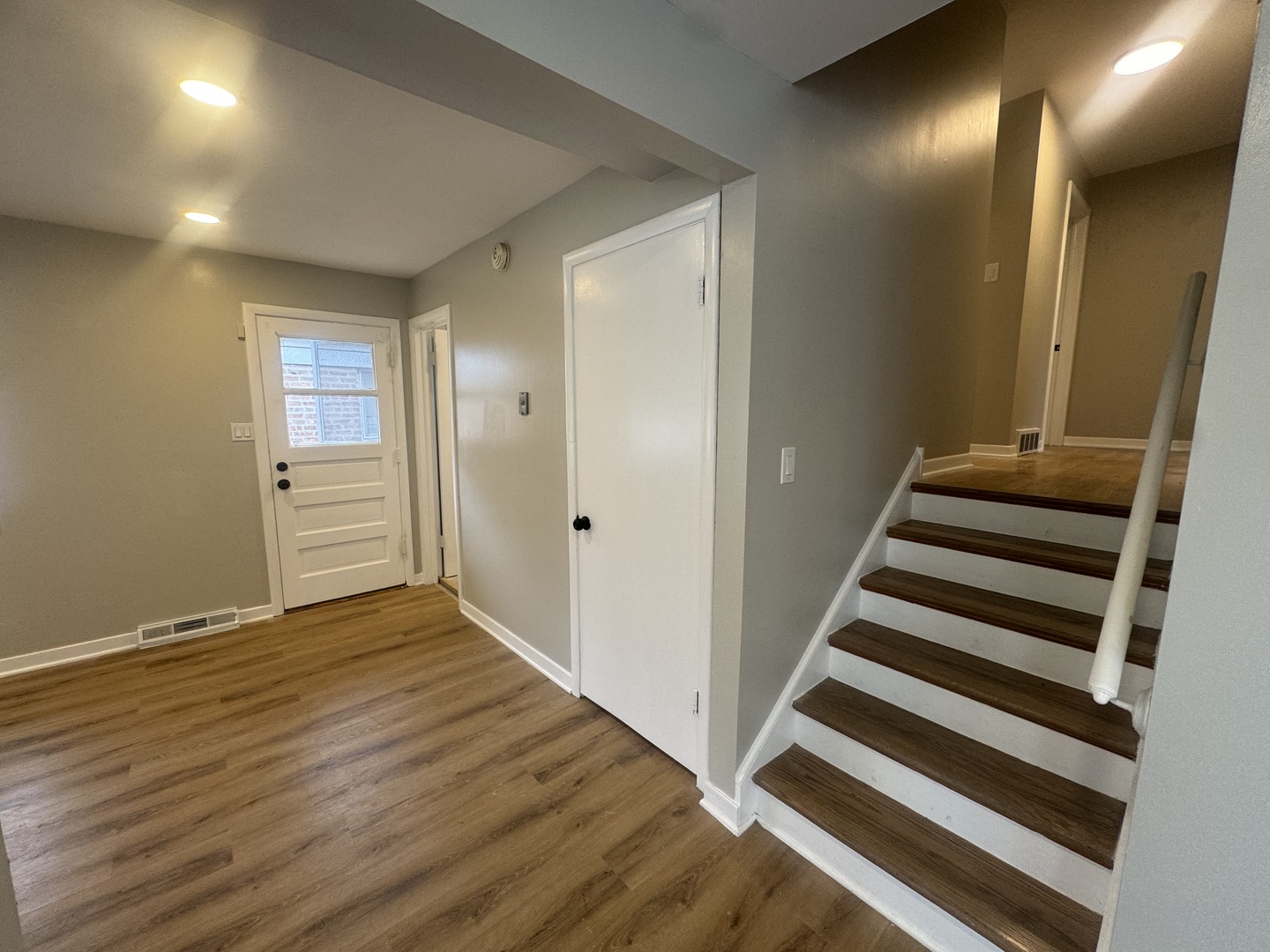 14700 Avalon Avenue Property Photo 6