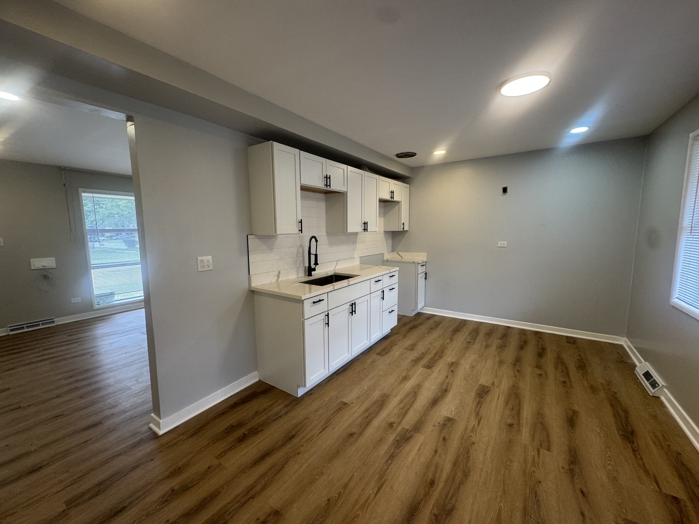 14700 Avalon Avenue Property Photo 7