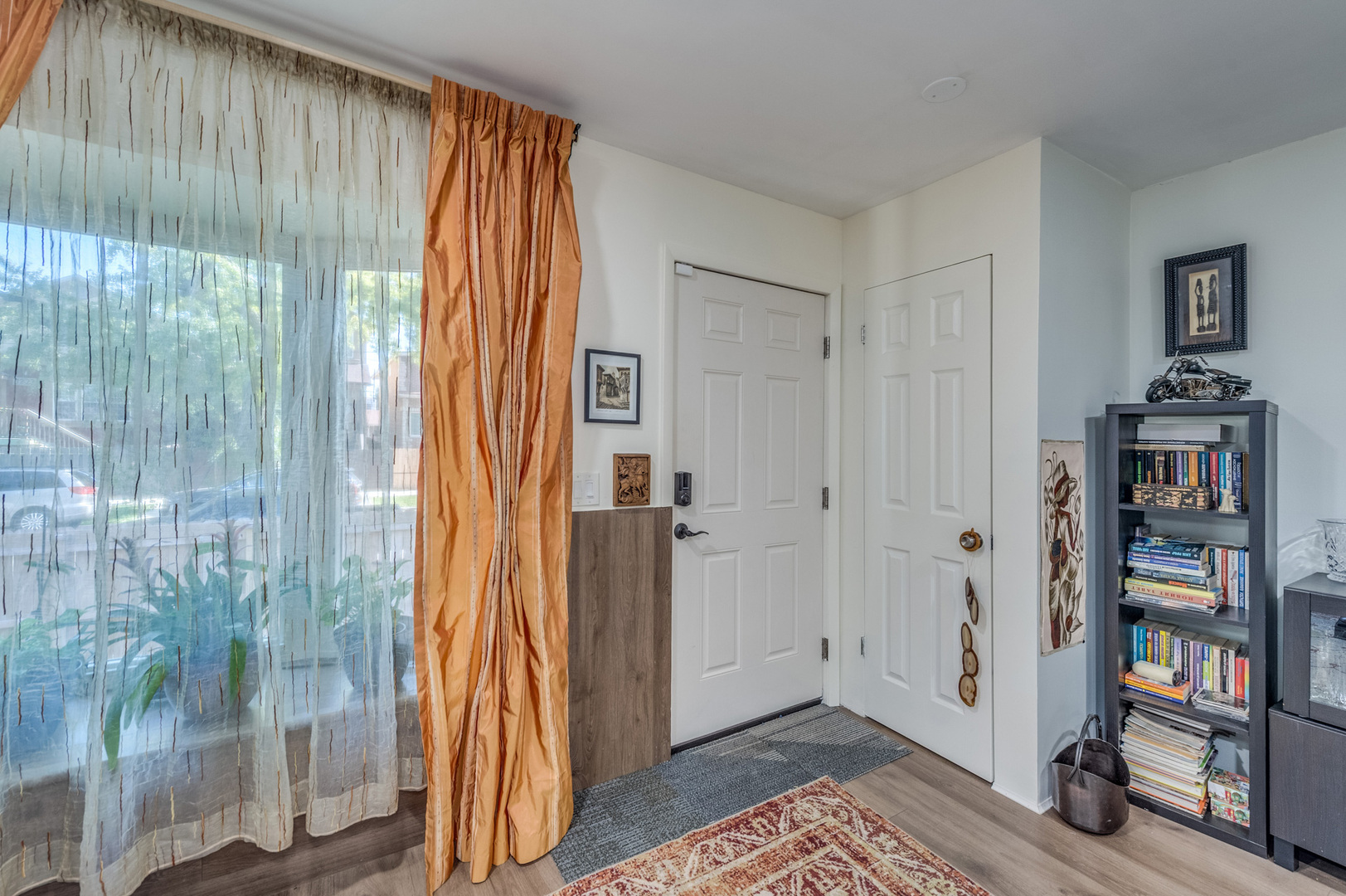 3218 N Nagle Avenue Property Photo 3
