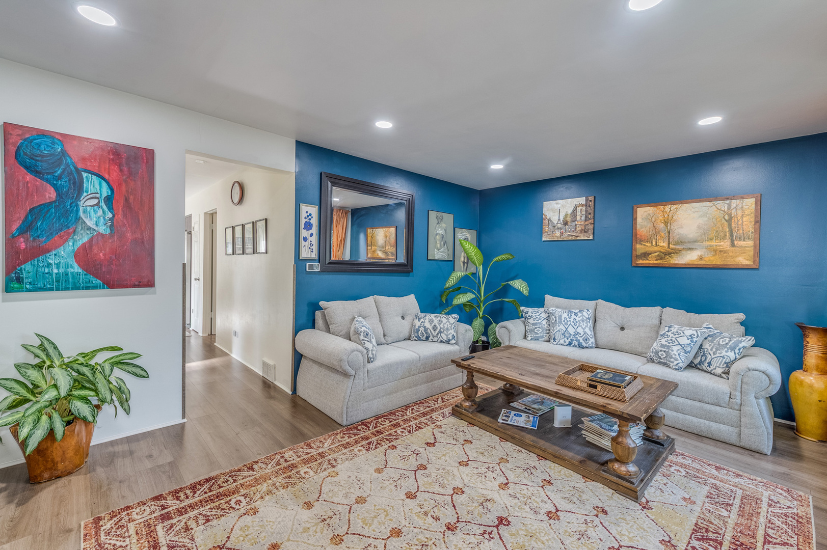 3218 N Nagle Avenue Property Photo 4